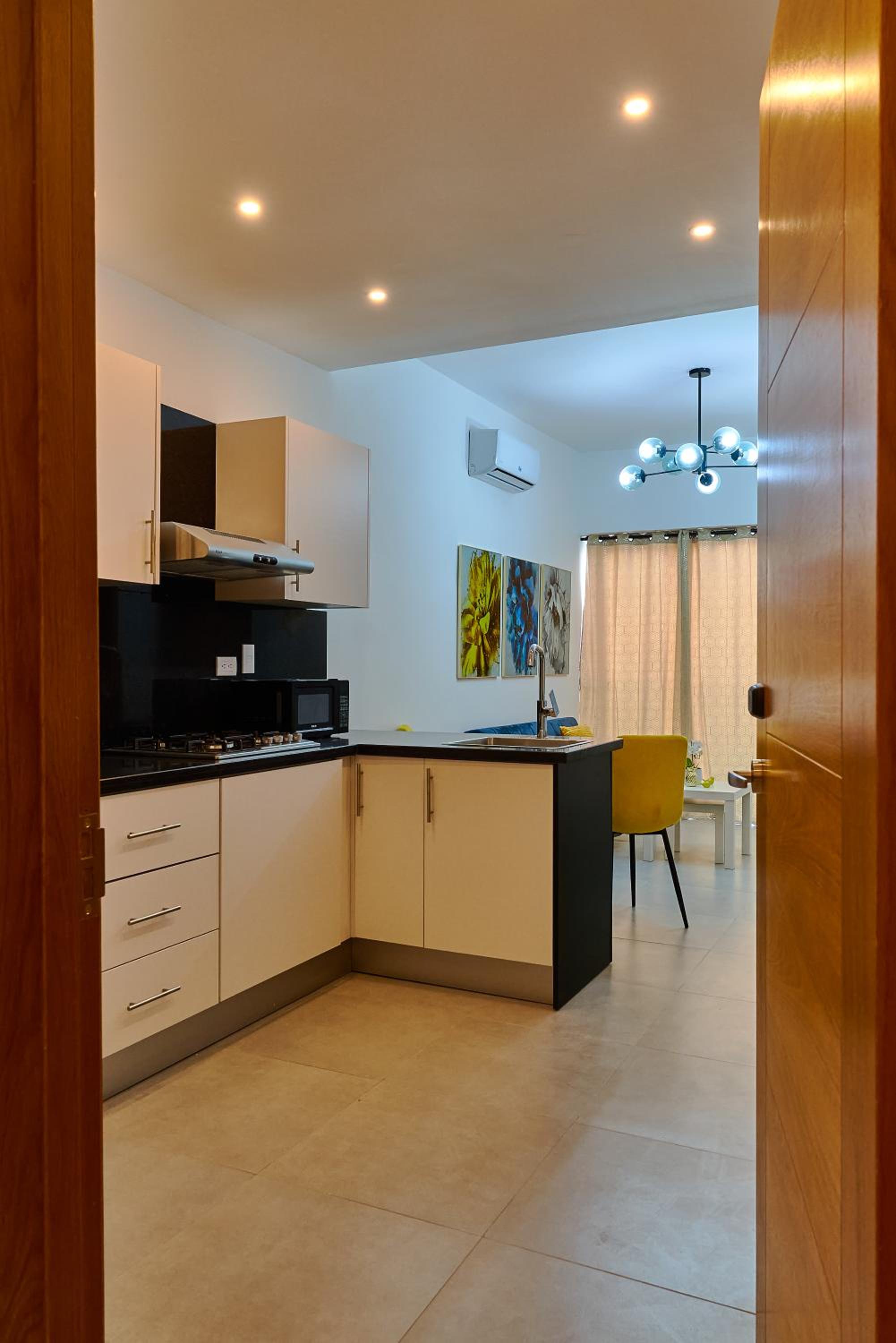 Standard Suite - Photo 11