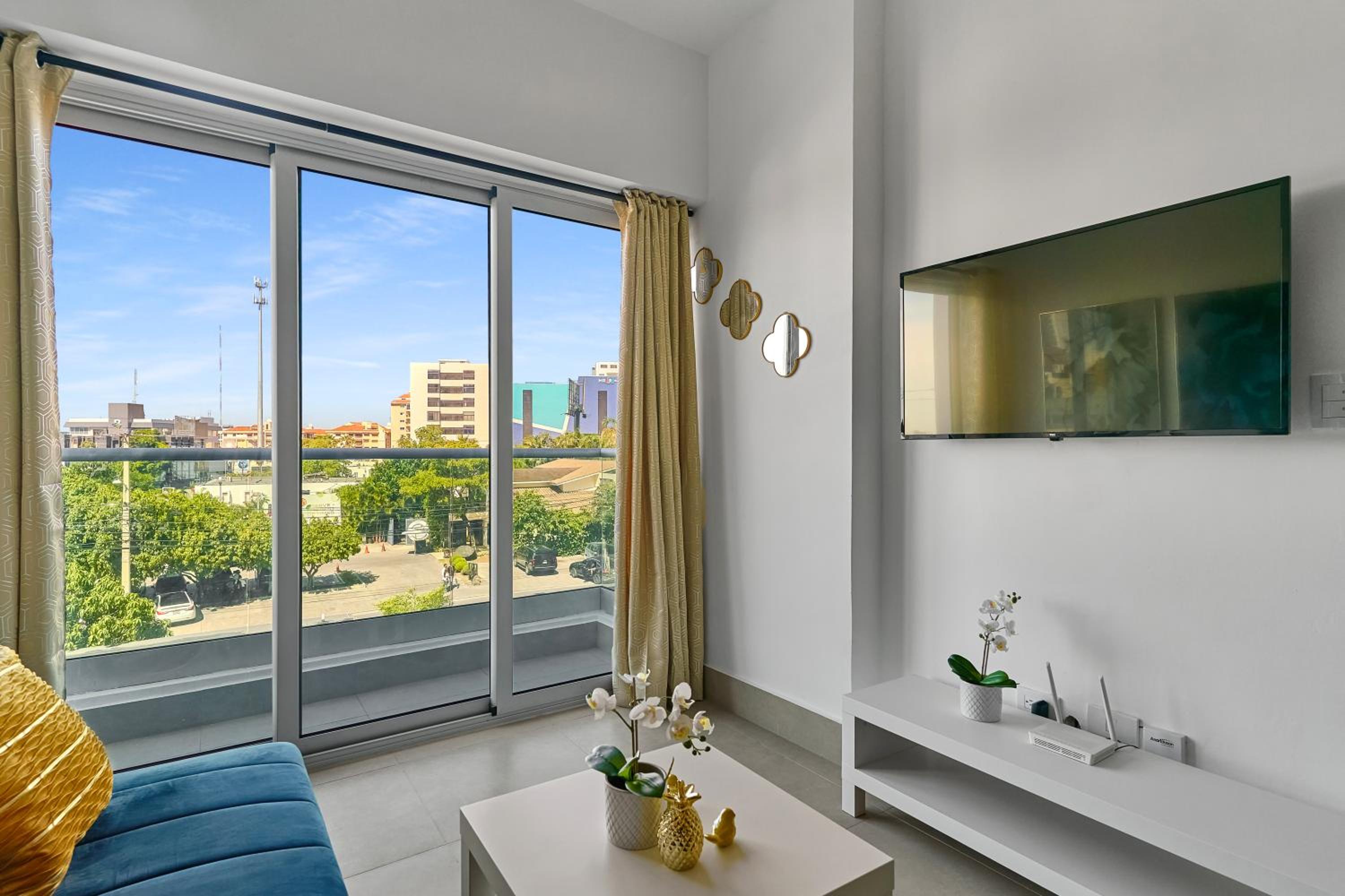 Standard Suite - Photo 2