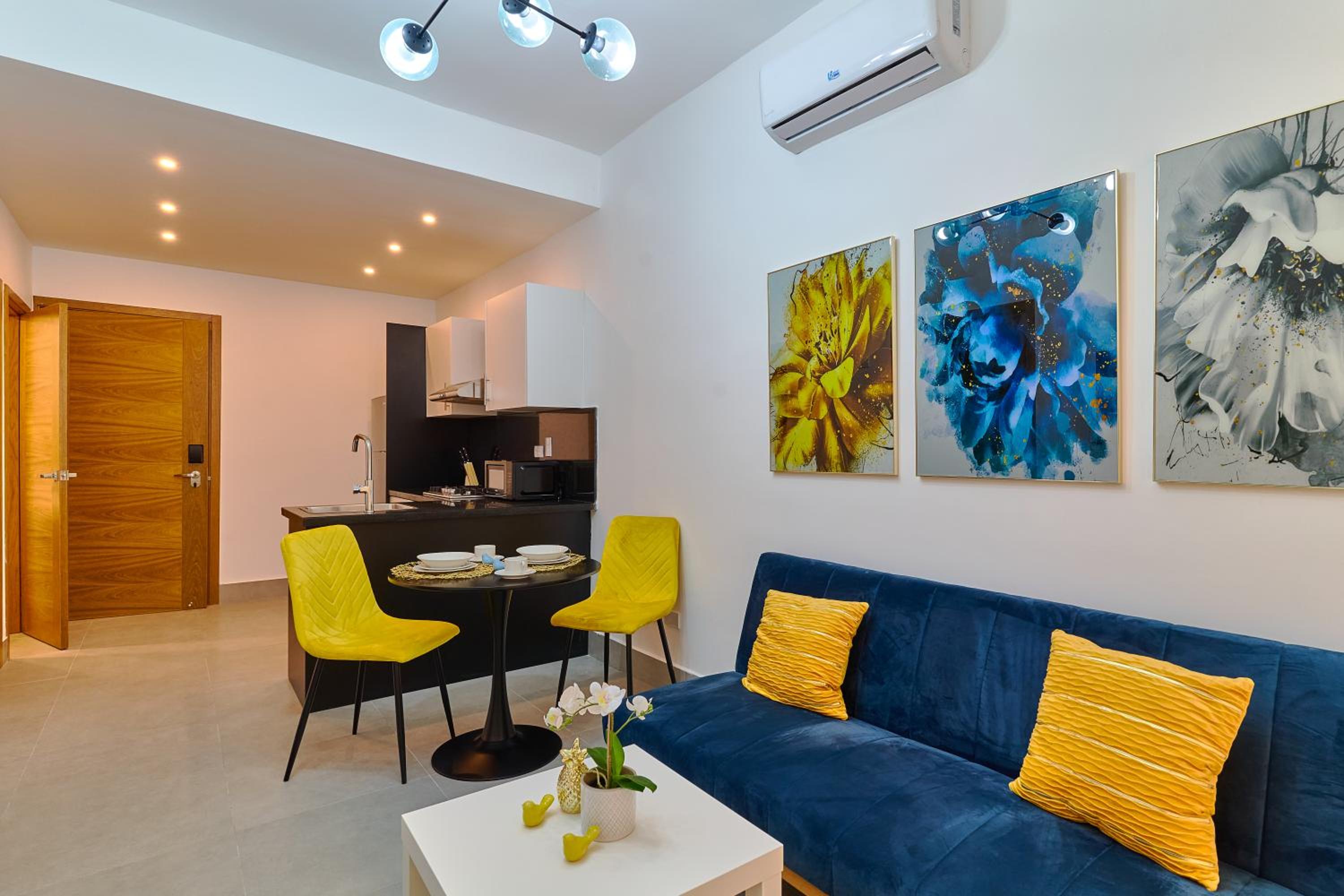 Standard Suite - Photo 15