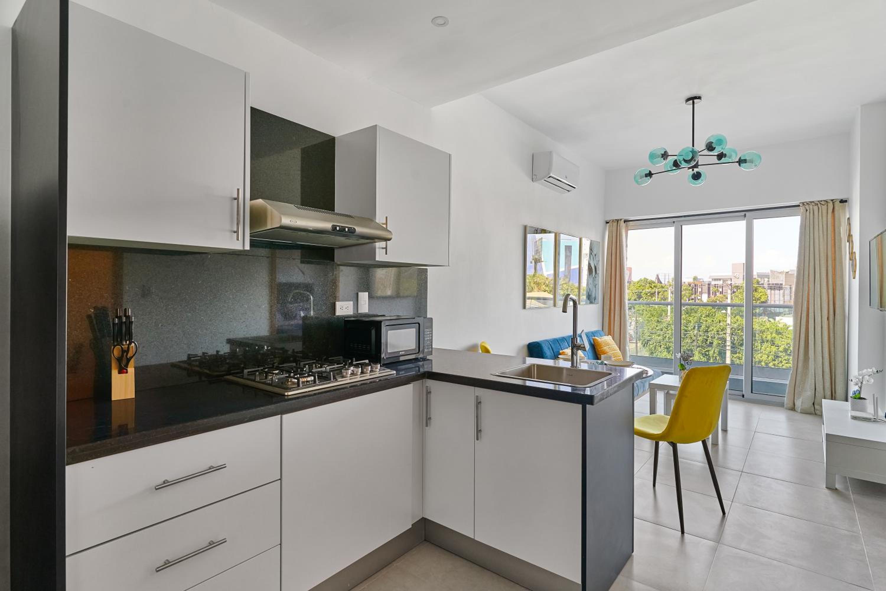 Standard Suite - Photo 4