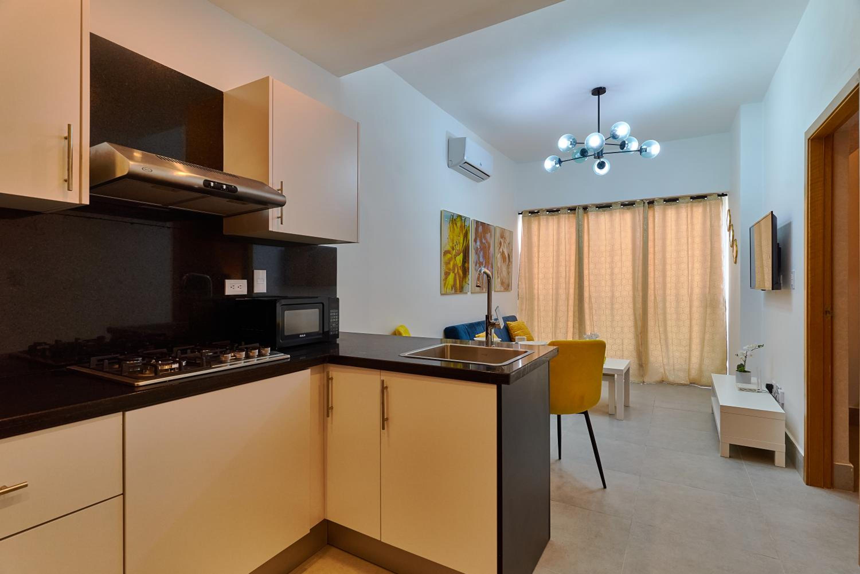 Standard Suite - Photo 13