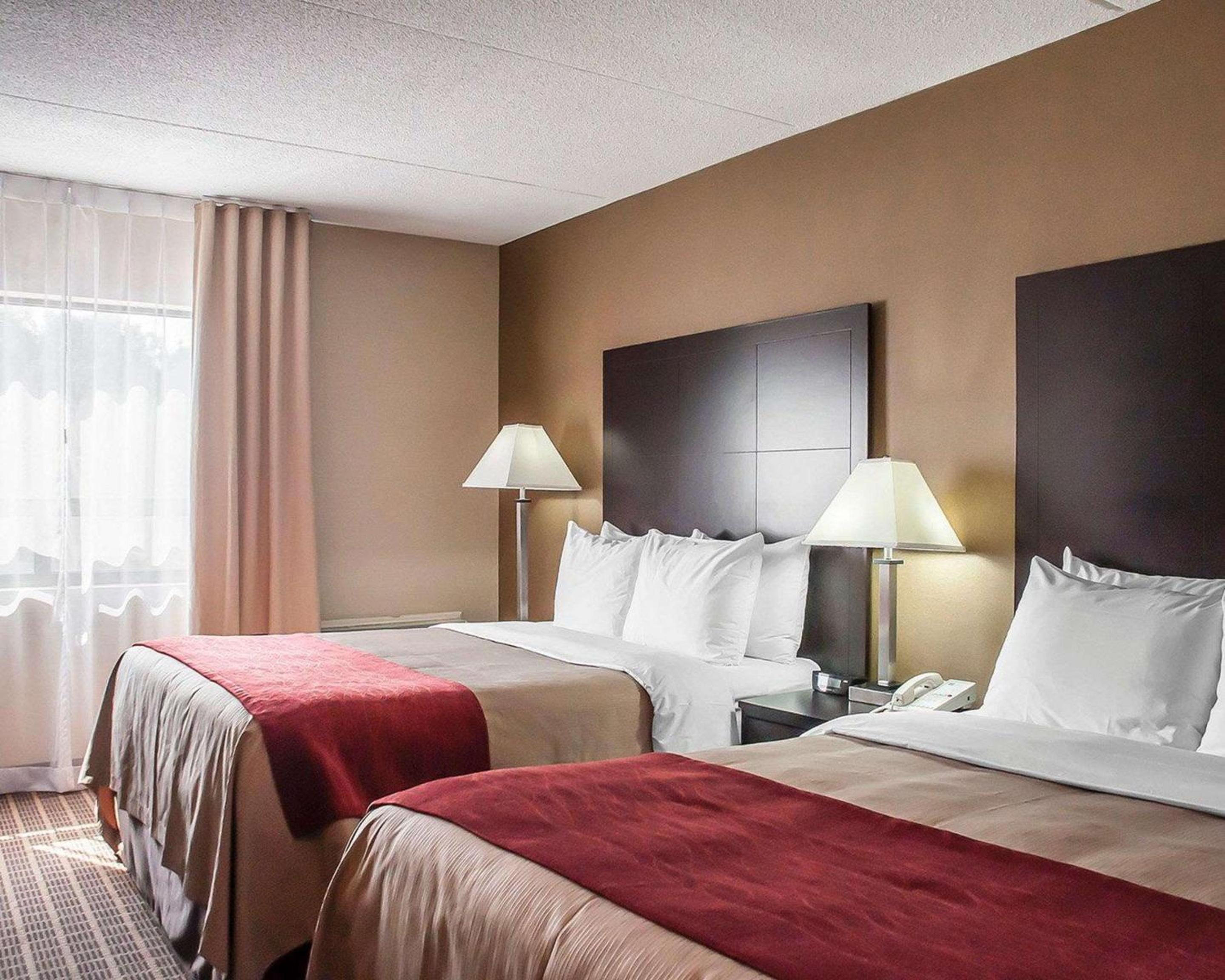 Queen Room with Two Queen Beds - Photo 5
