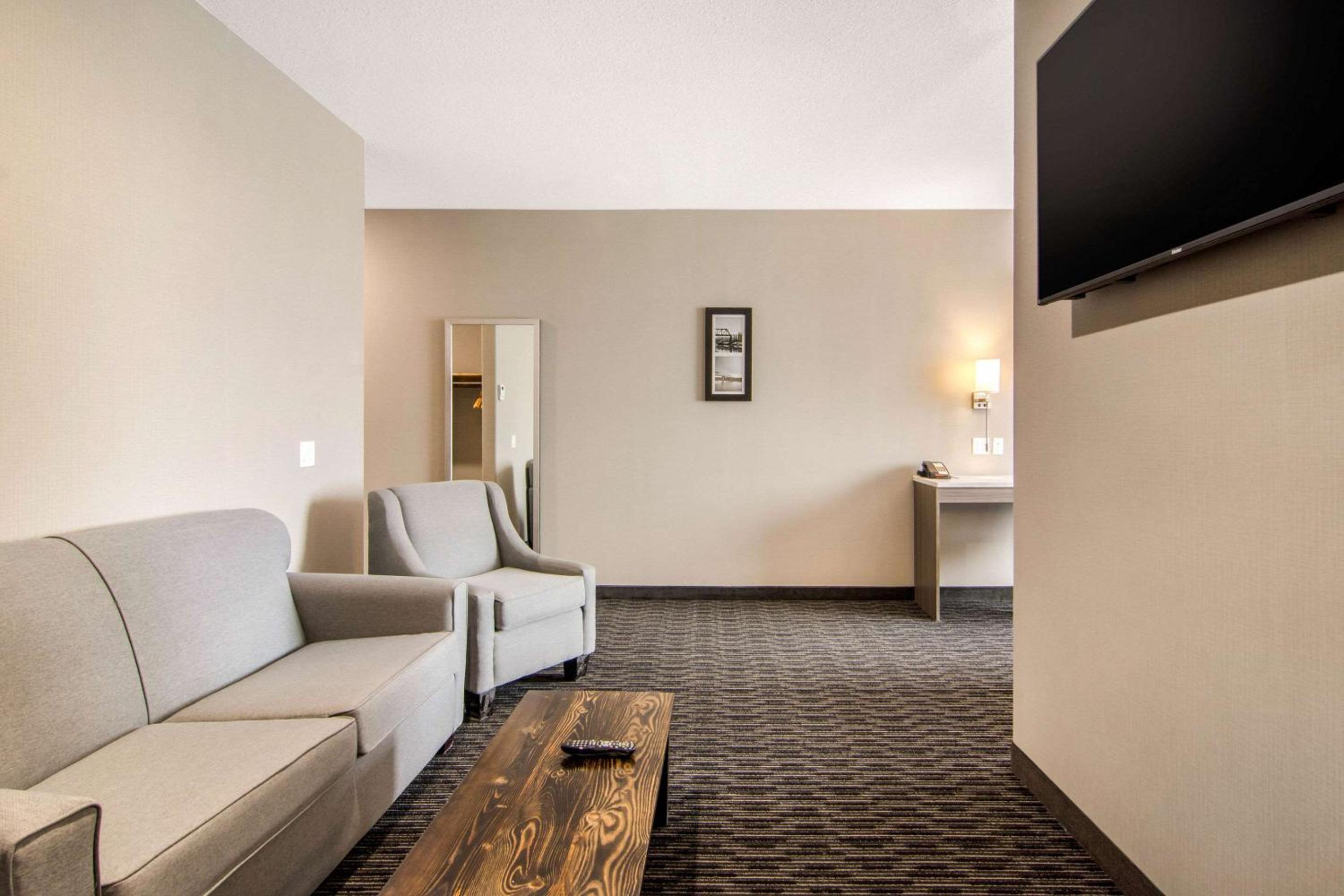 Presidential King Suite photo 3