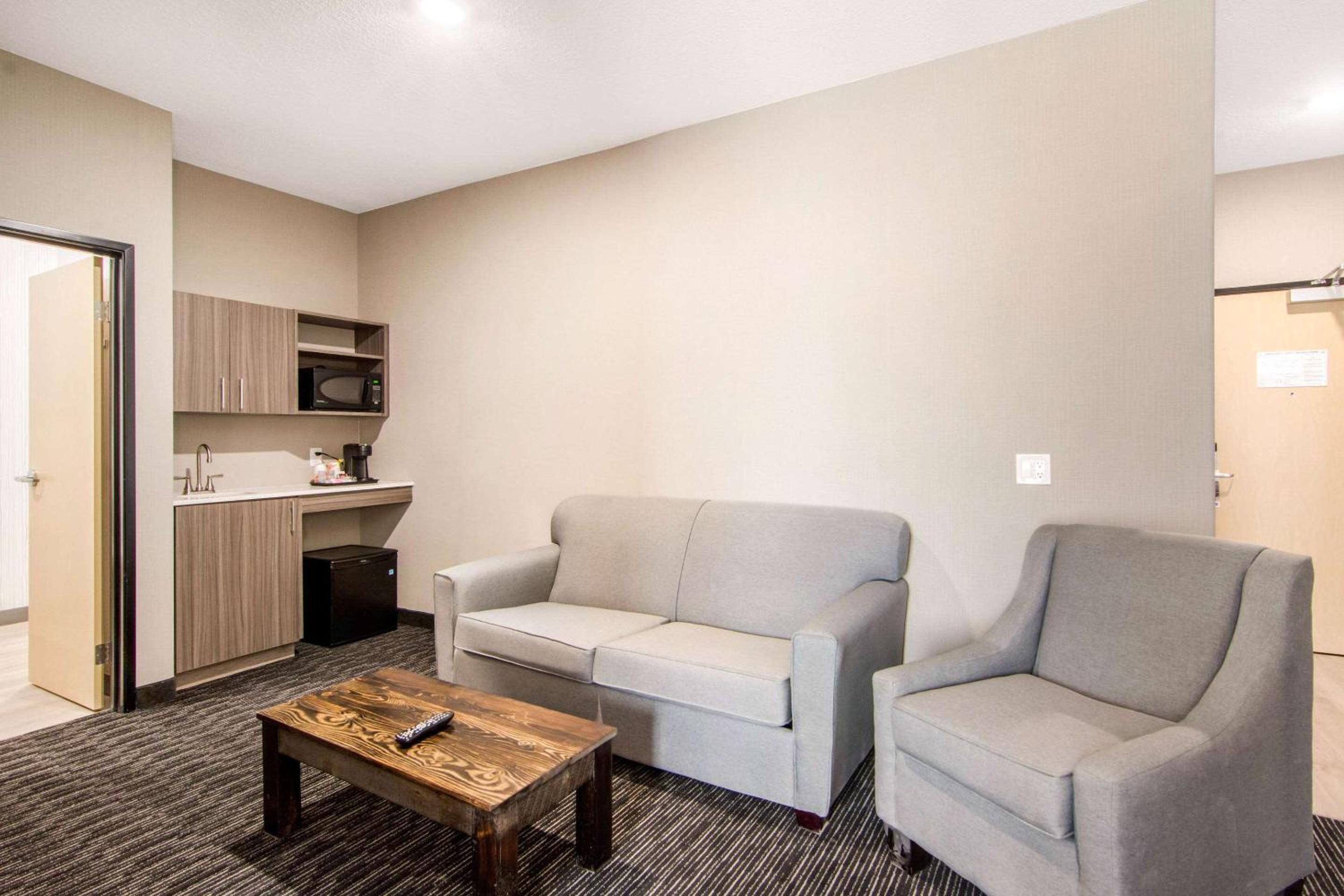 Presidential King Suite photo 1