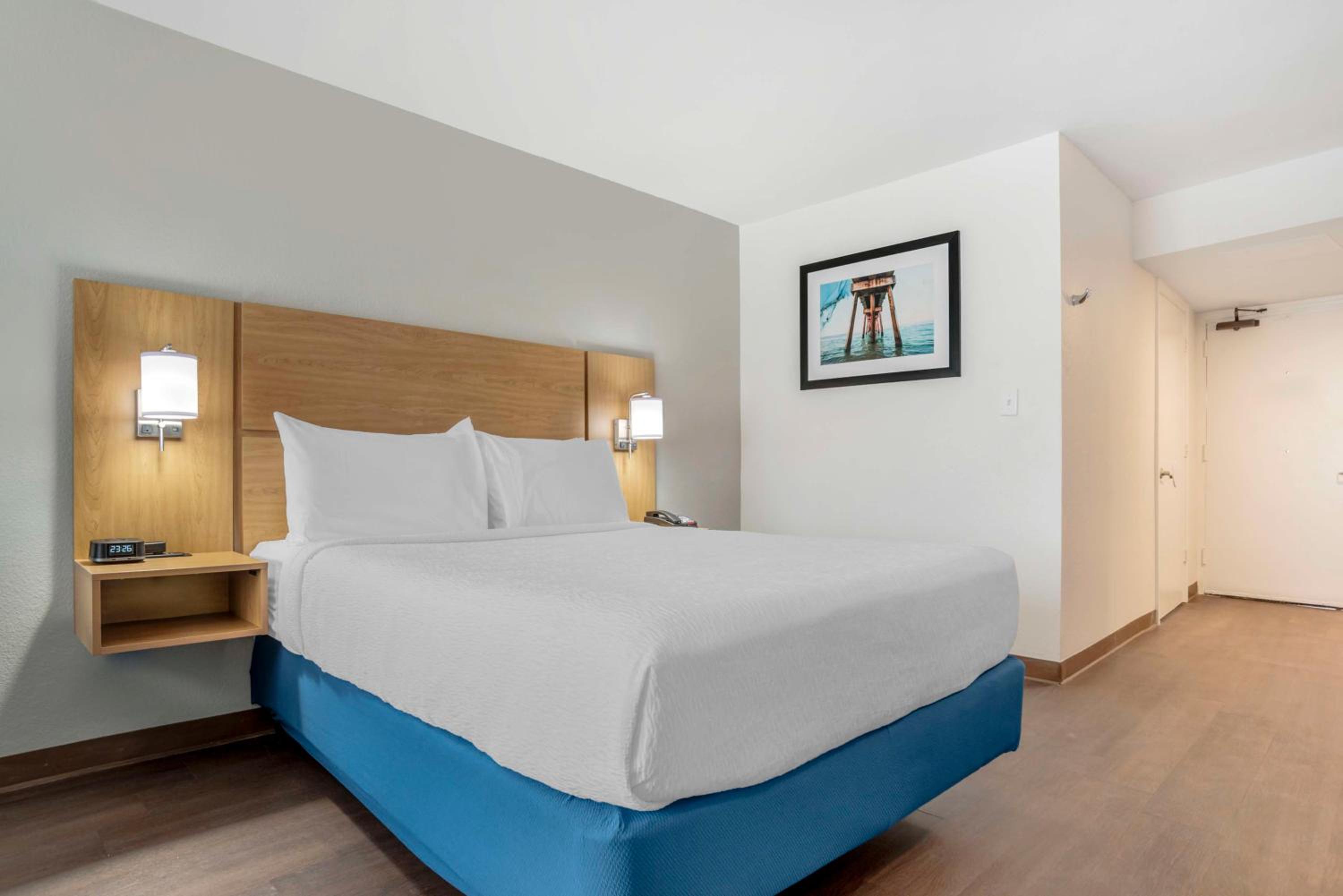 Beachfront Classic Room - Queen Bed