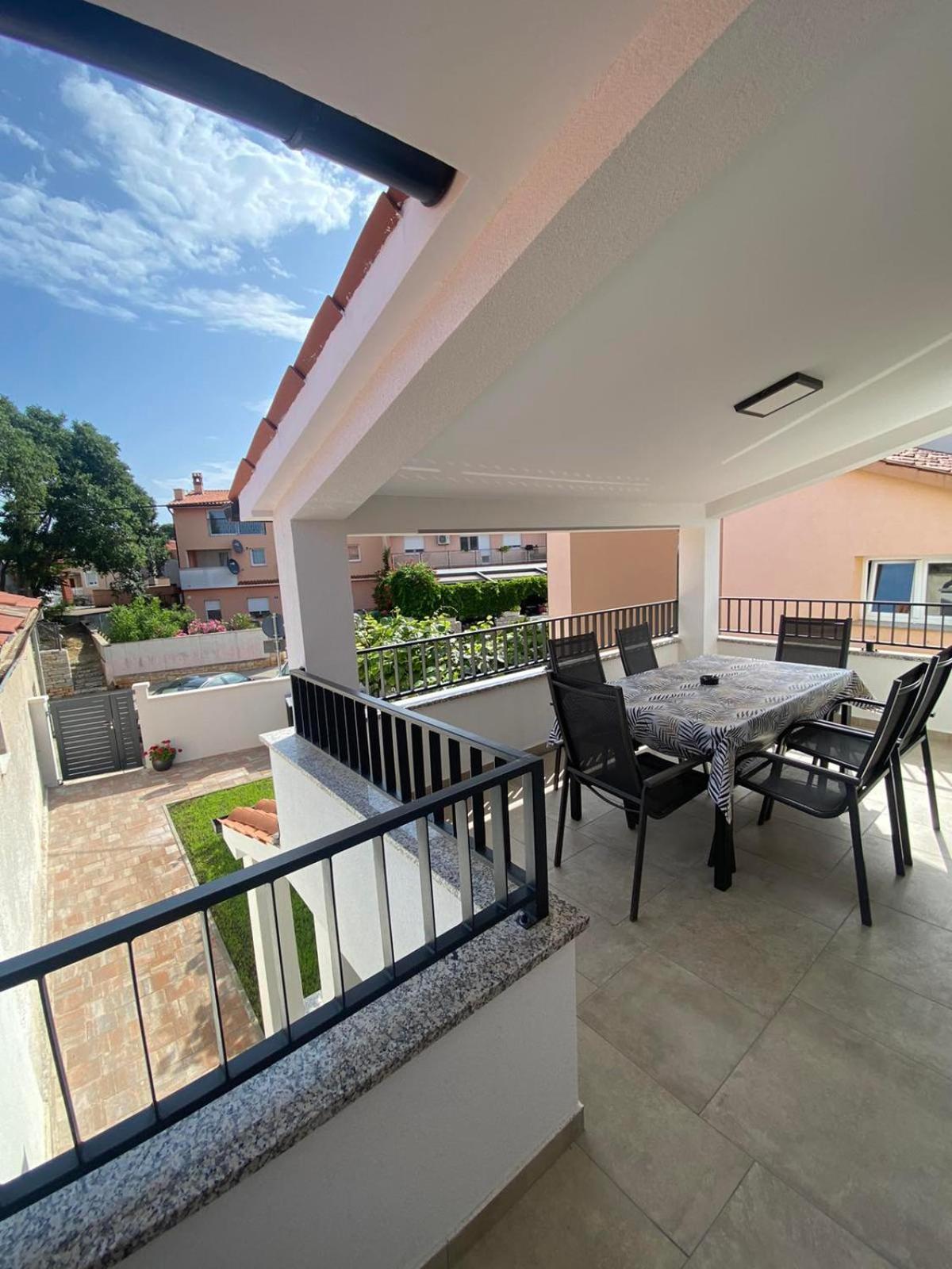 Apartment with Terrace photo 3