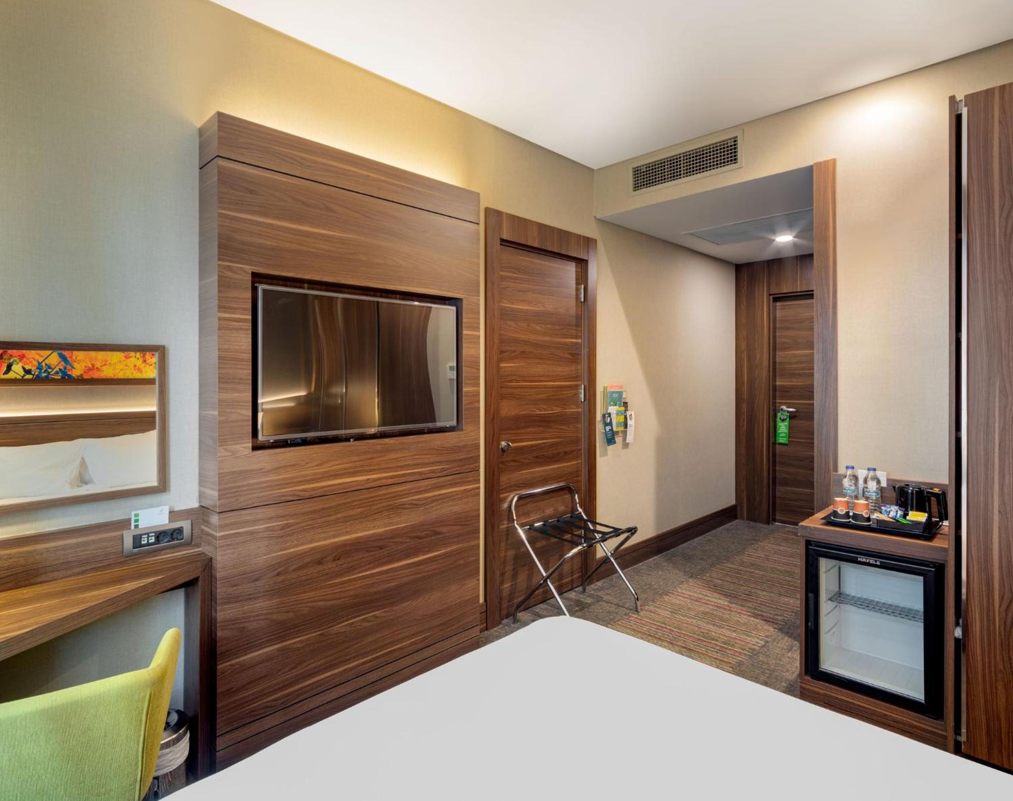 Standard Double Room - Disability Access thumbnail 5