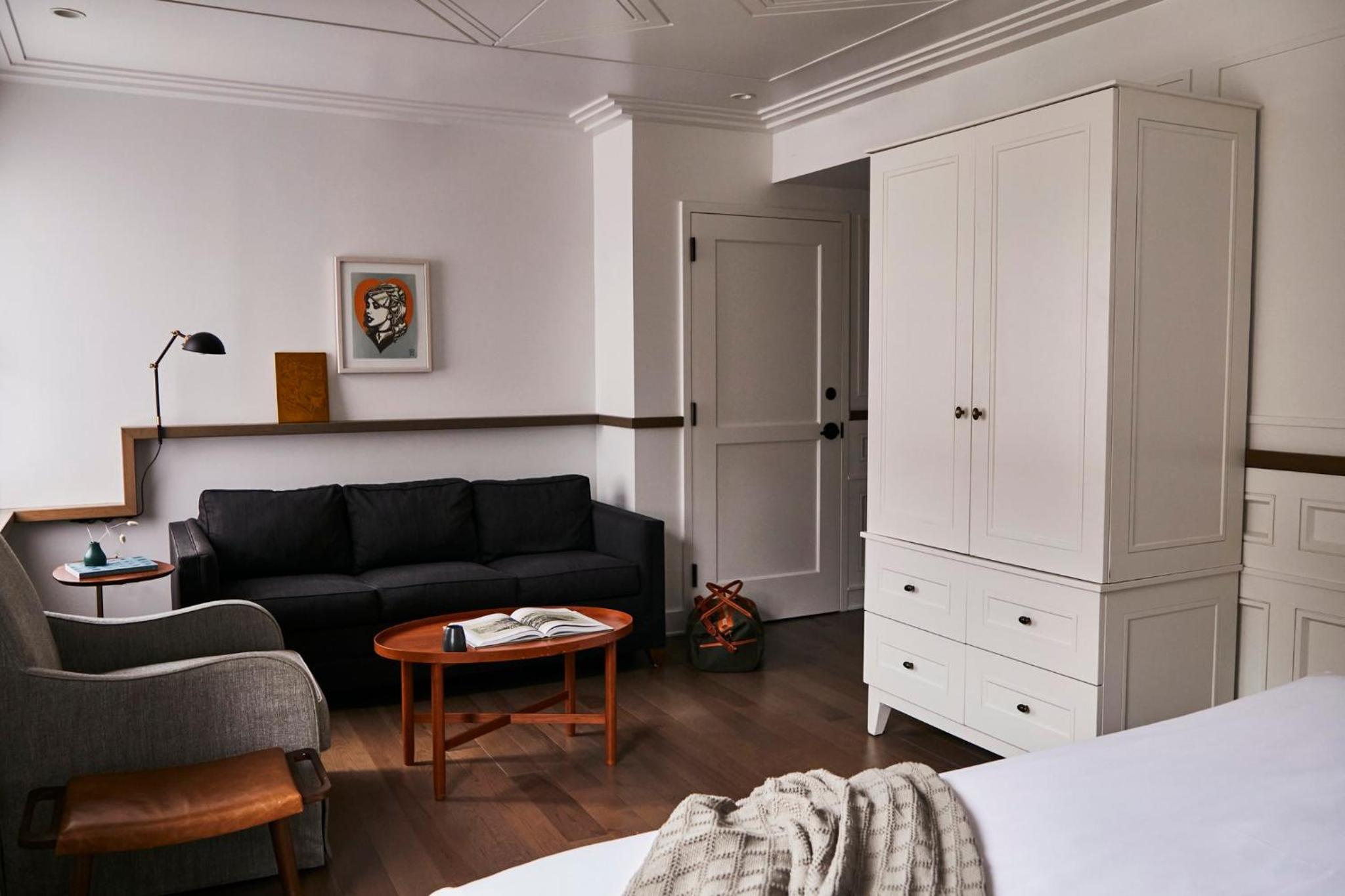 Studio Suite, 1 King Mobility Accessible photo 2