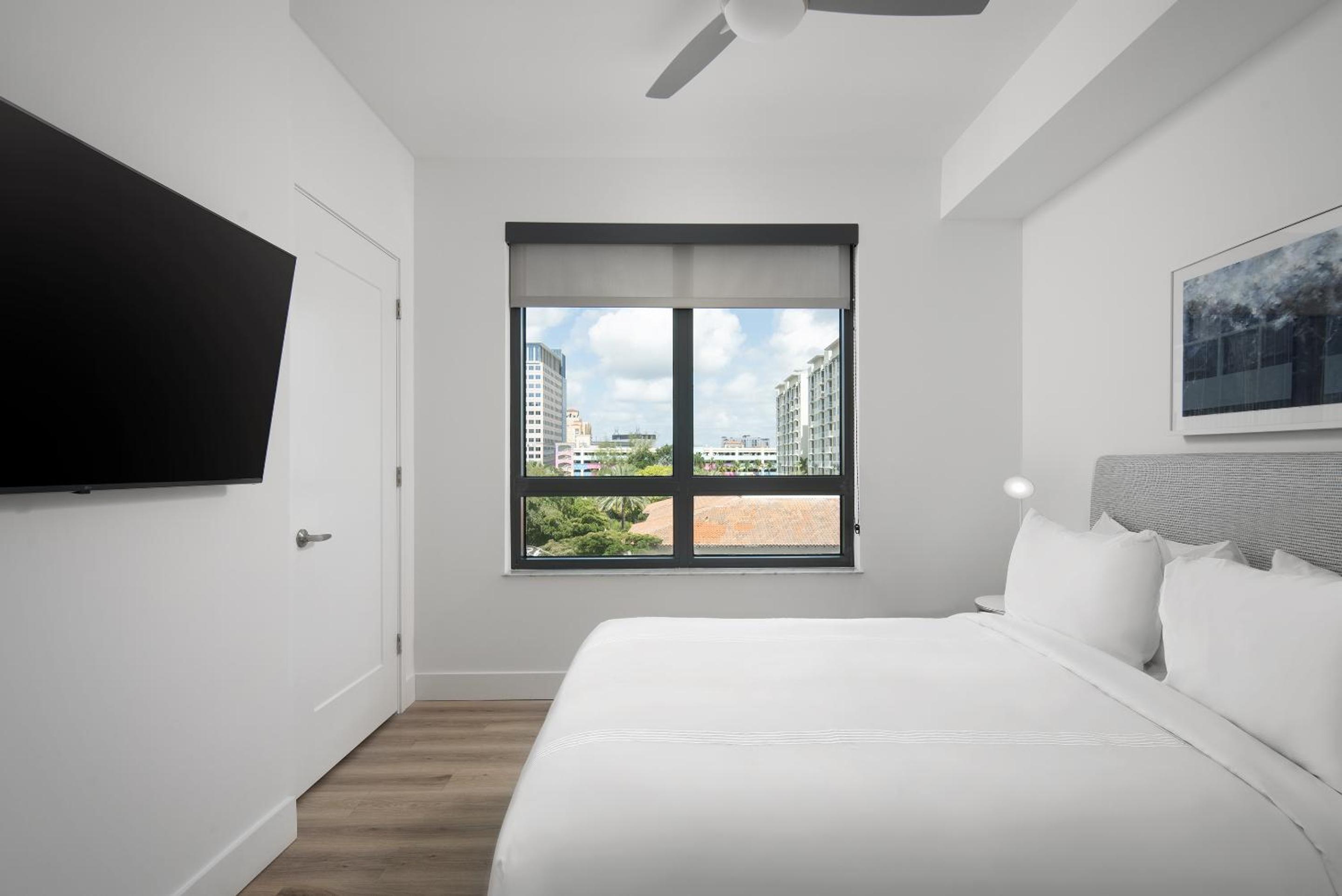 Two Bedroom Queen Suite - Photo 8