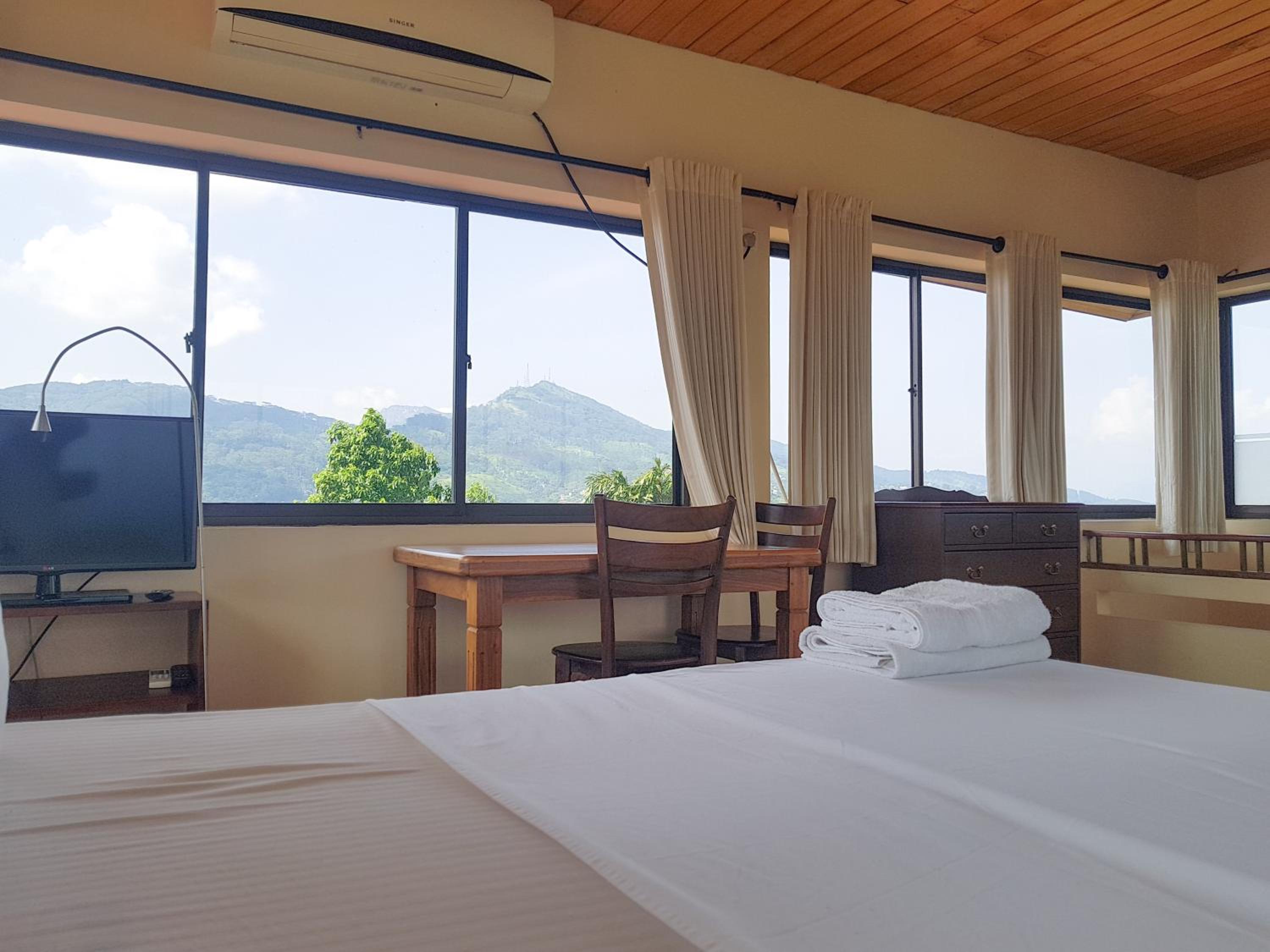 Deluxe Double Room with 360° Mountain View photo 1