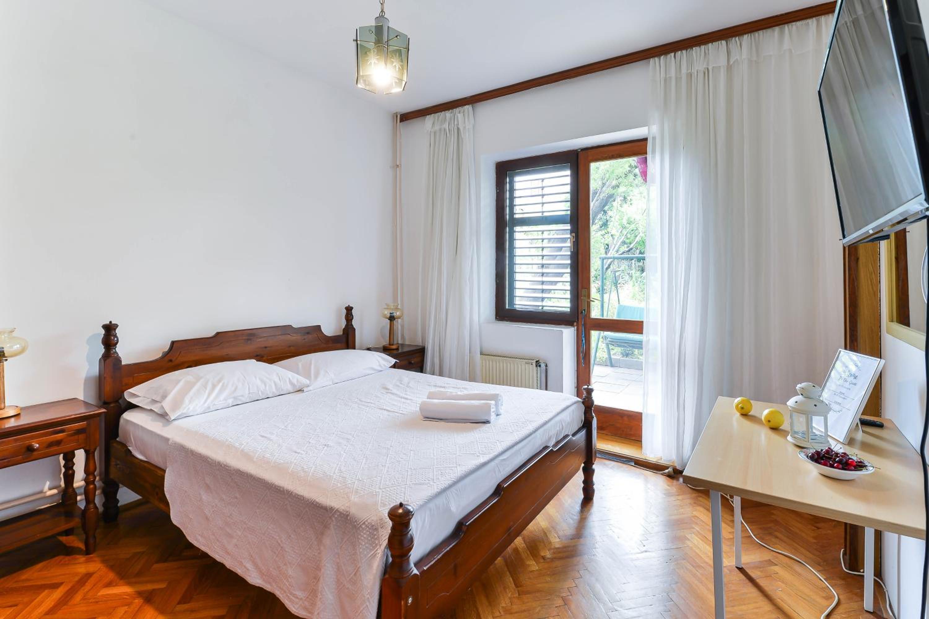 One-Bedroom Apartment with Terrace photo 1