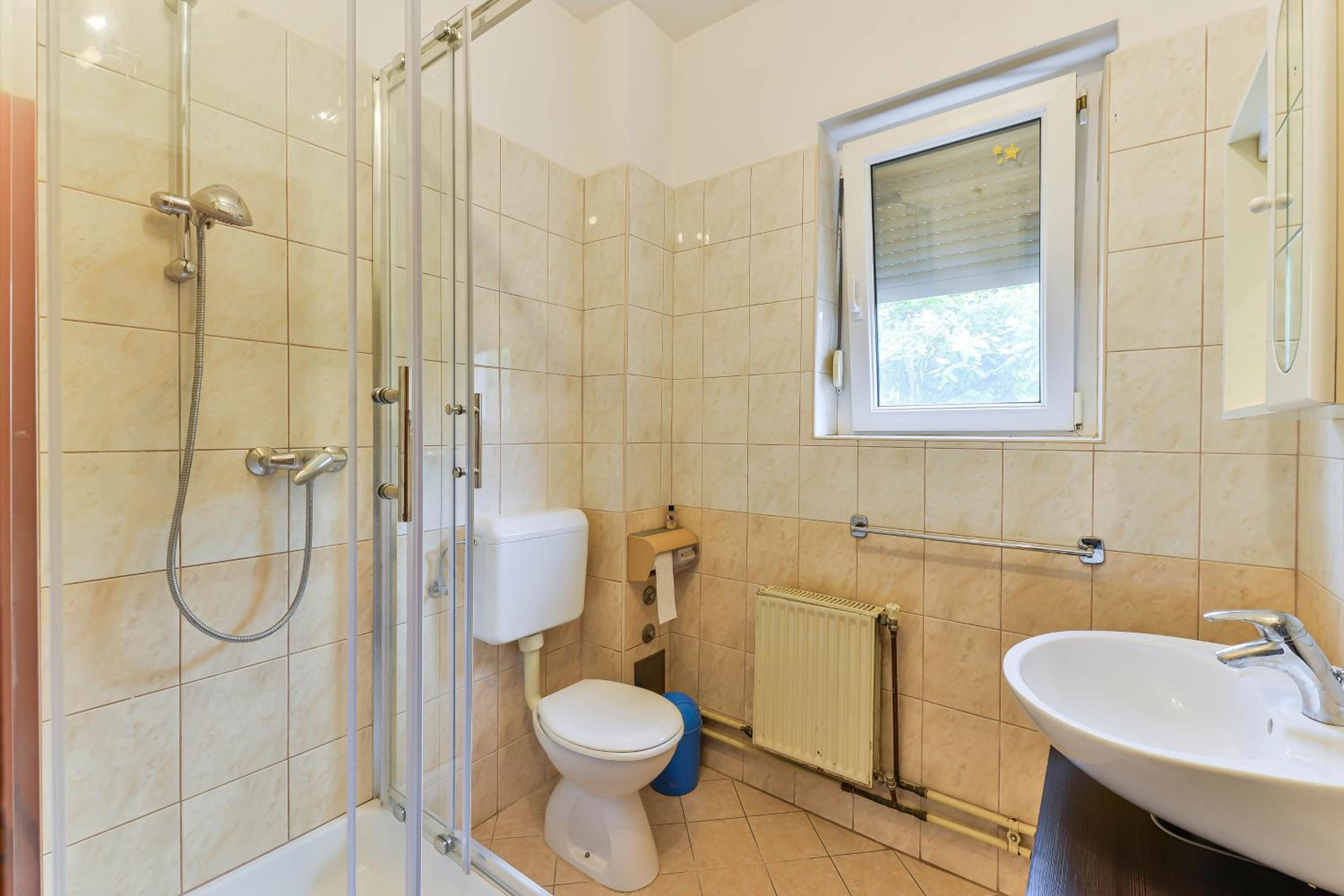 One-Bedroom Apartment with Terrace photo 2