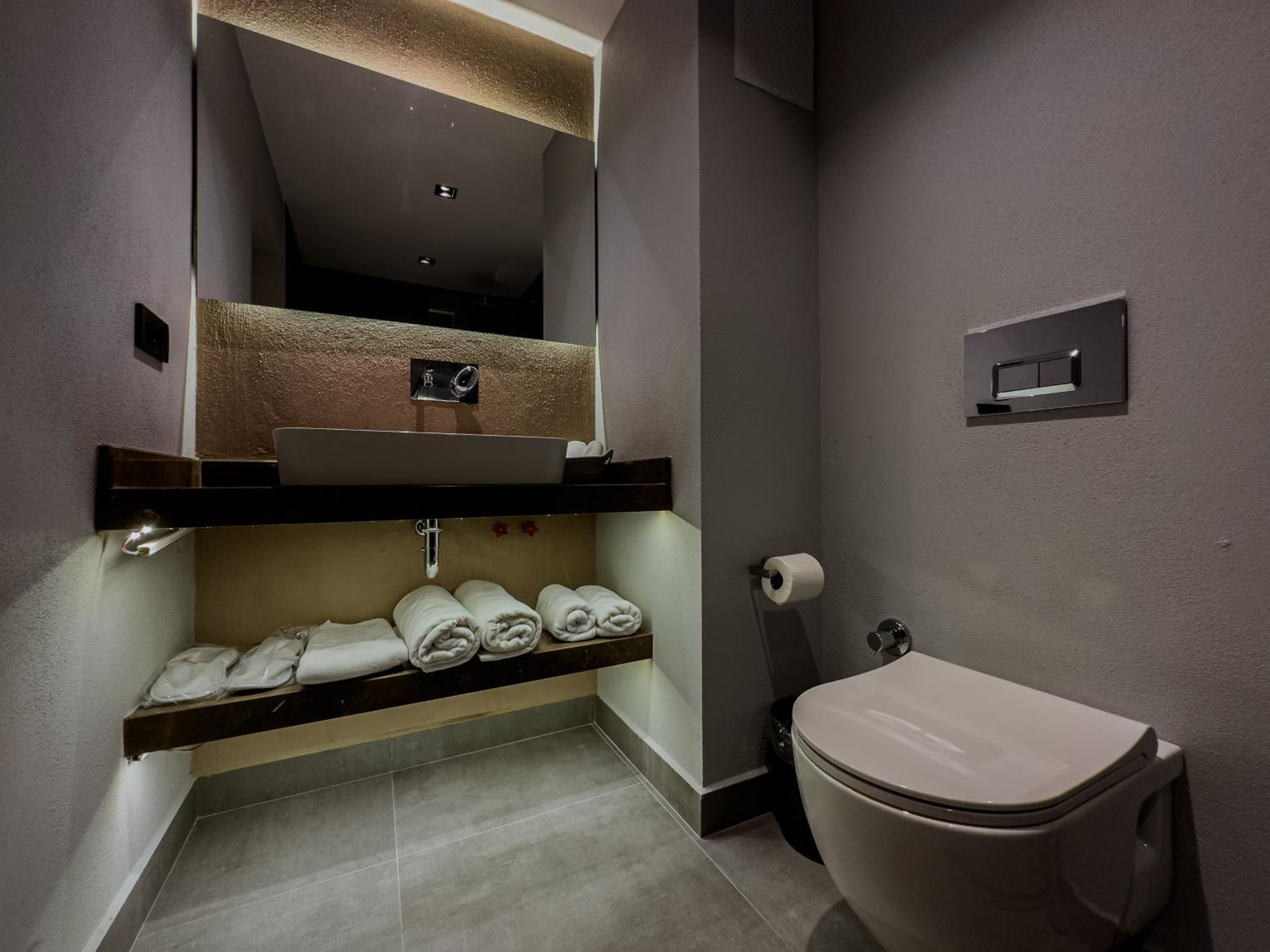 Deluxe Double Room - Photo 22