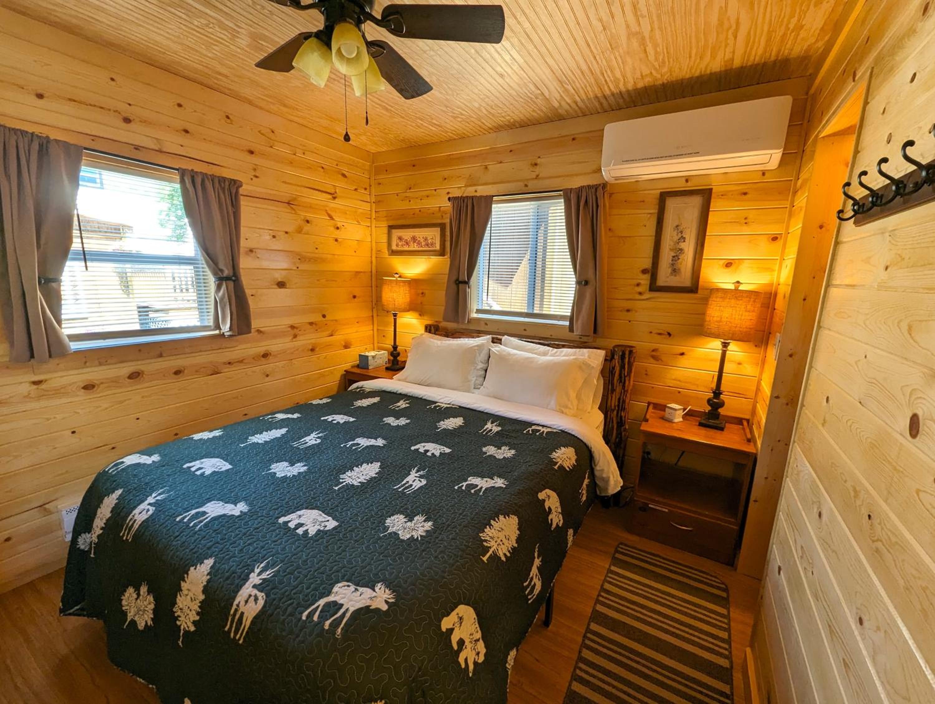 Two-Bedroom House (Cabin 4) - Photo 9