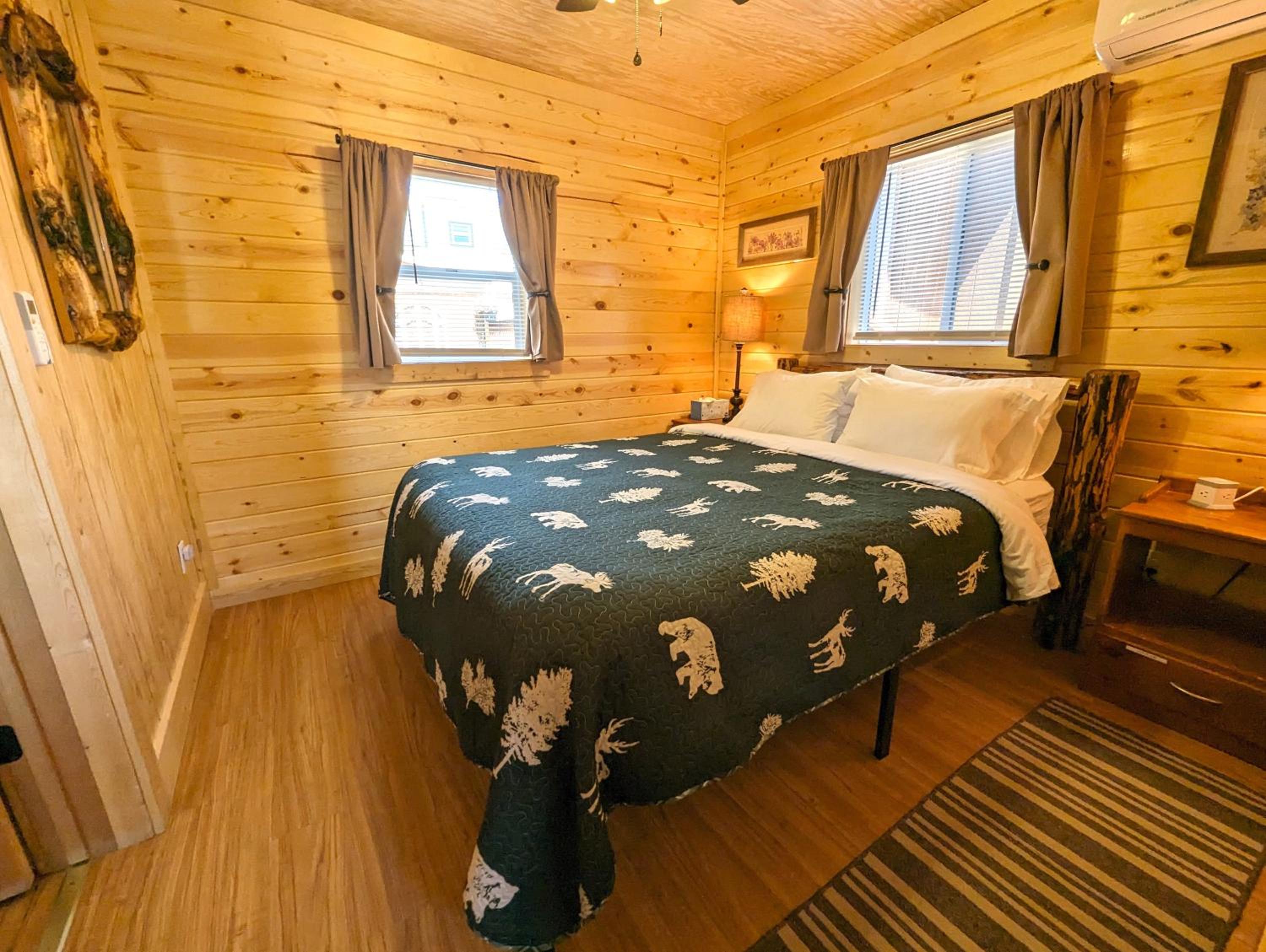 Two-Bedroom House (Cabin 4) - Photo 12