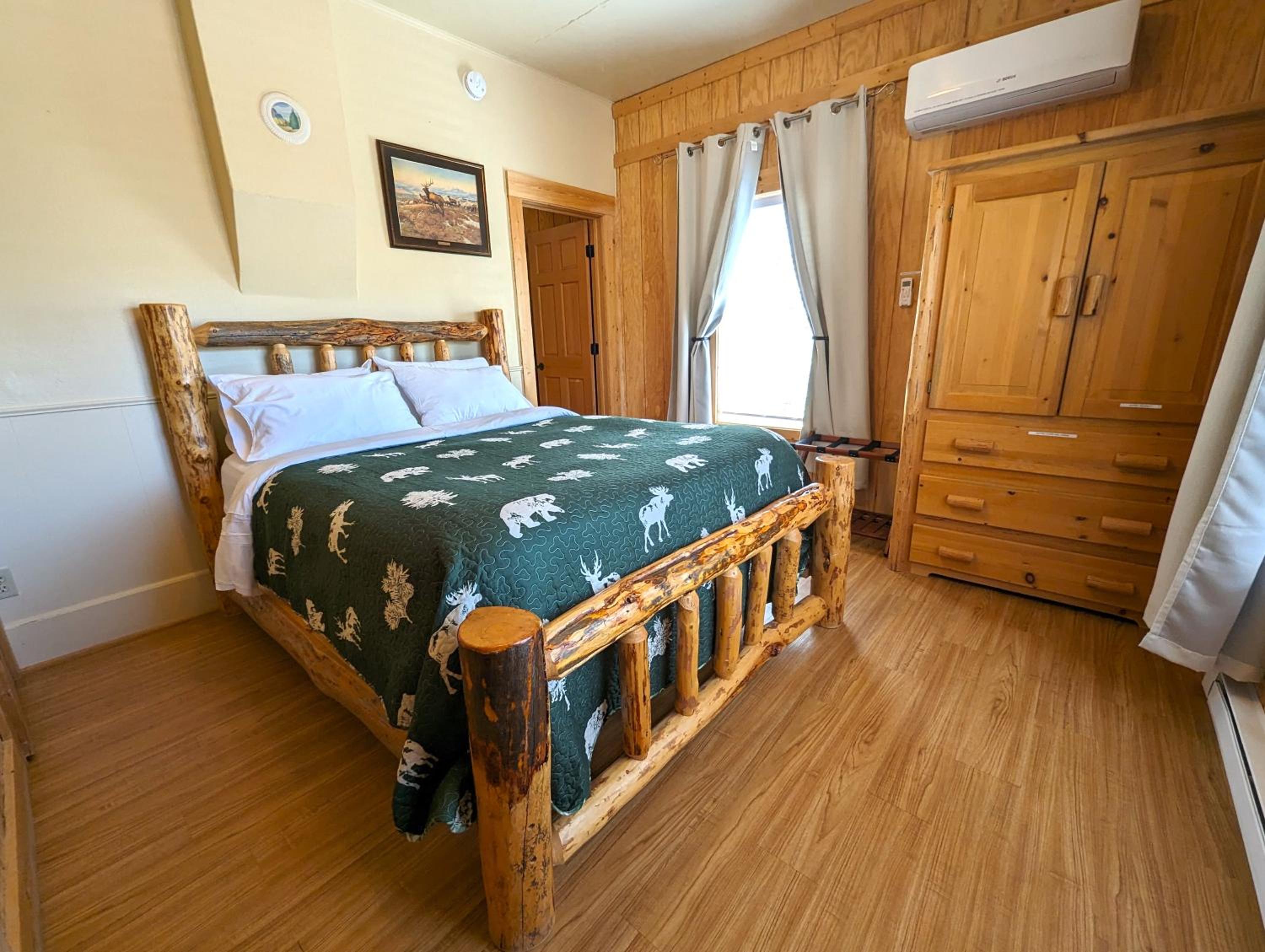 Two-Bedroom House (Cabin 4) - Photo 13