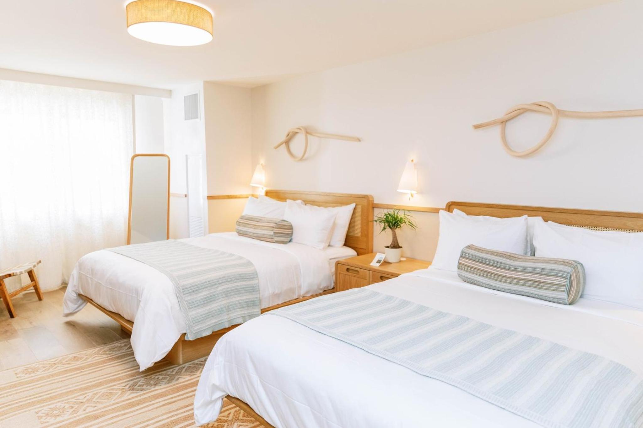 Queen Room with Two Queen Beds - Disability Access photo 2