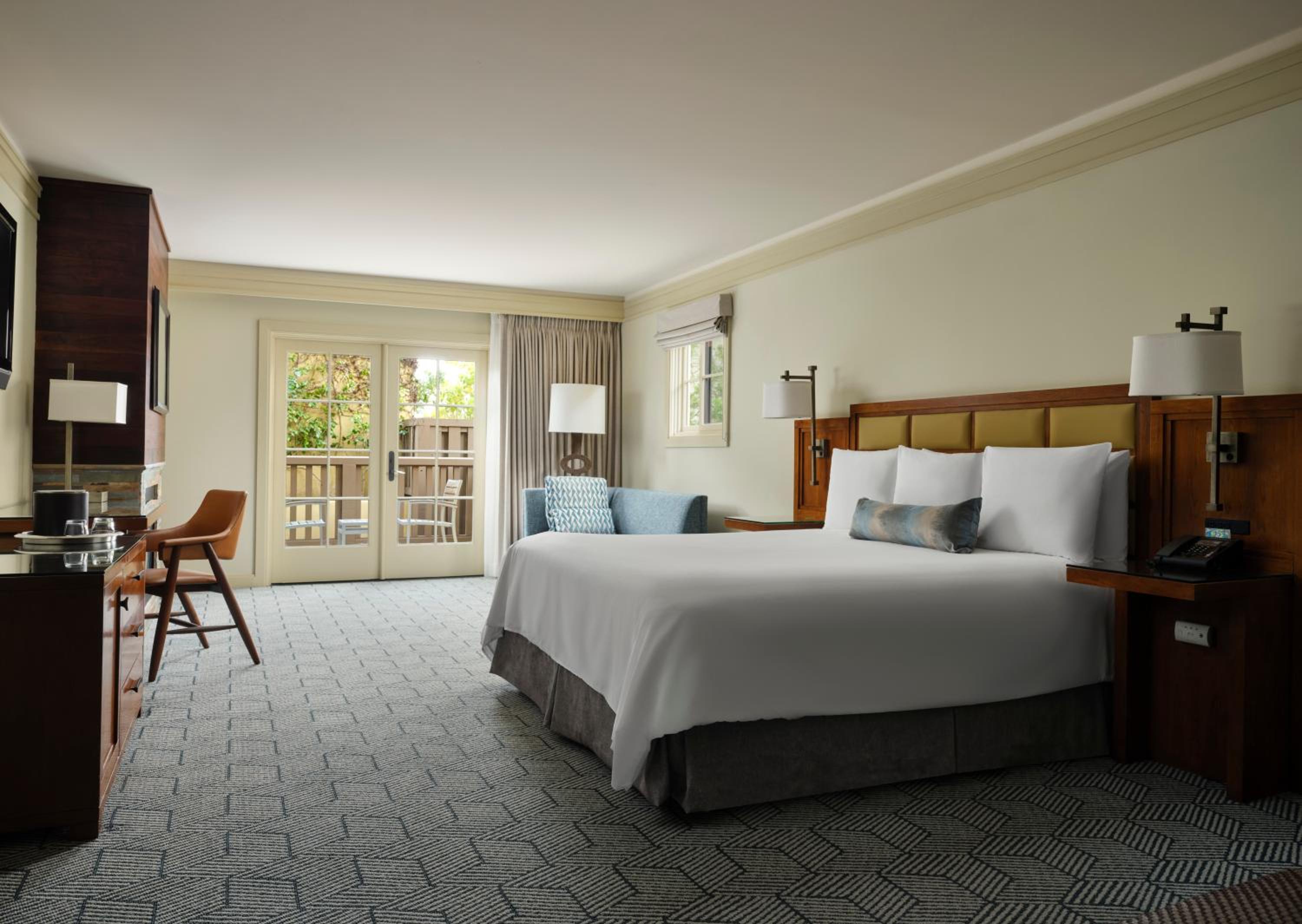 Premier King Room with Fireplace - Photo 3