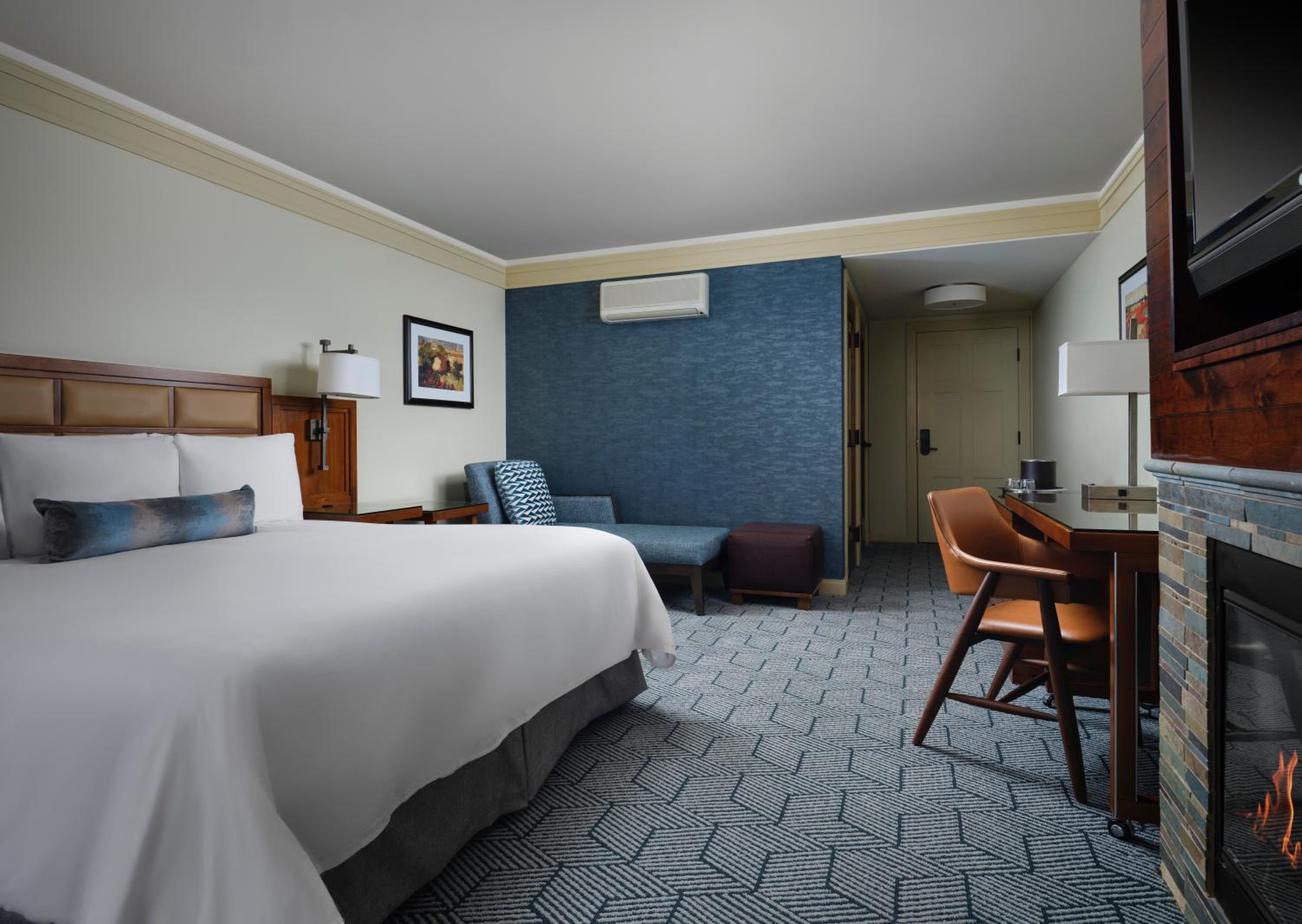 Deluxe King Room - Photo 5