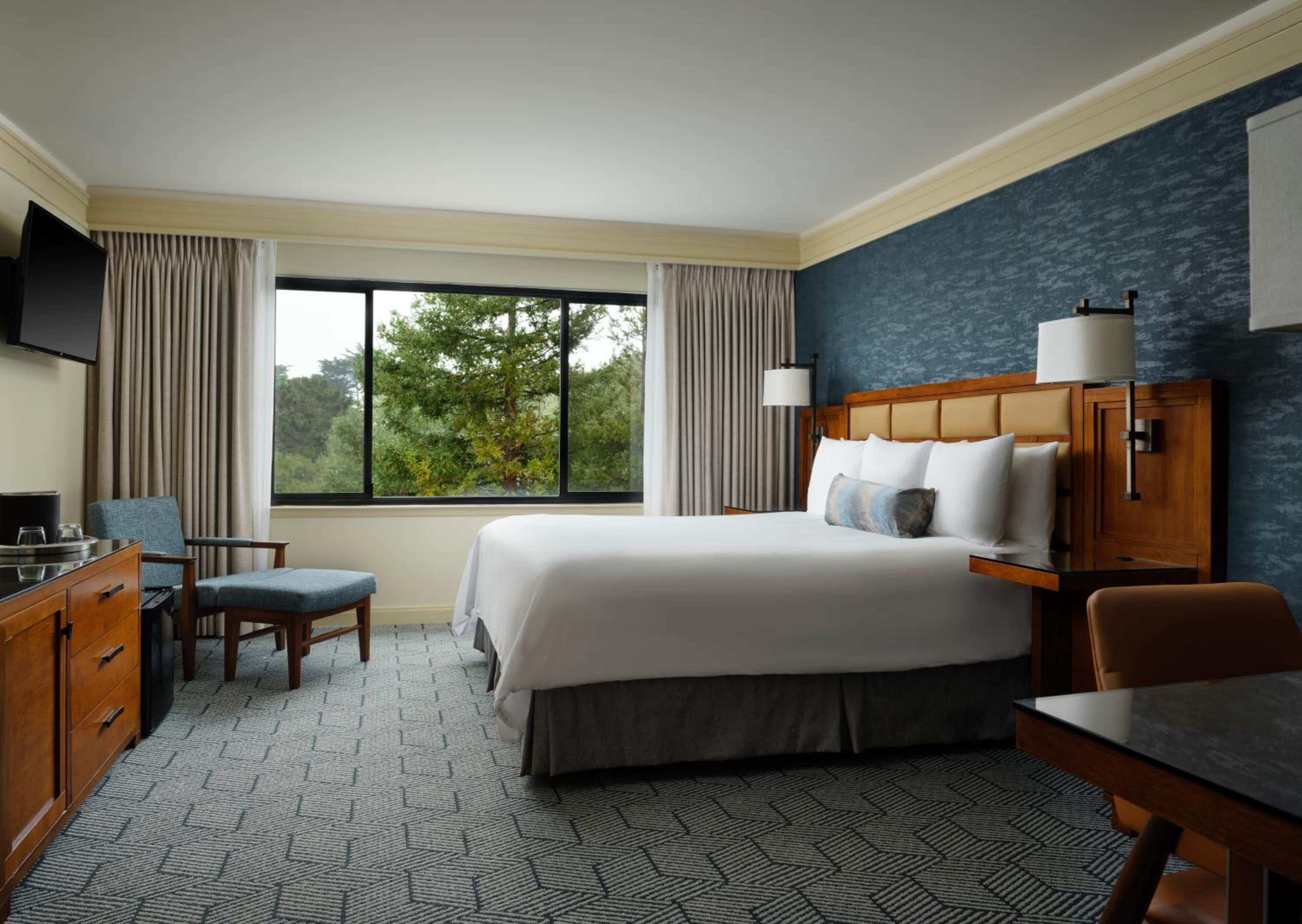 Deluxe King Room - Photo 1