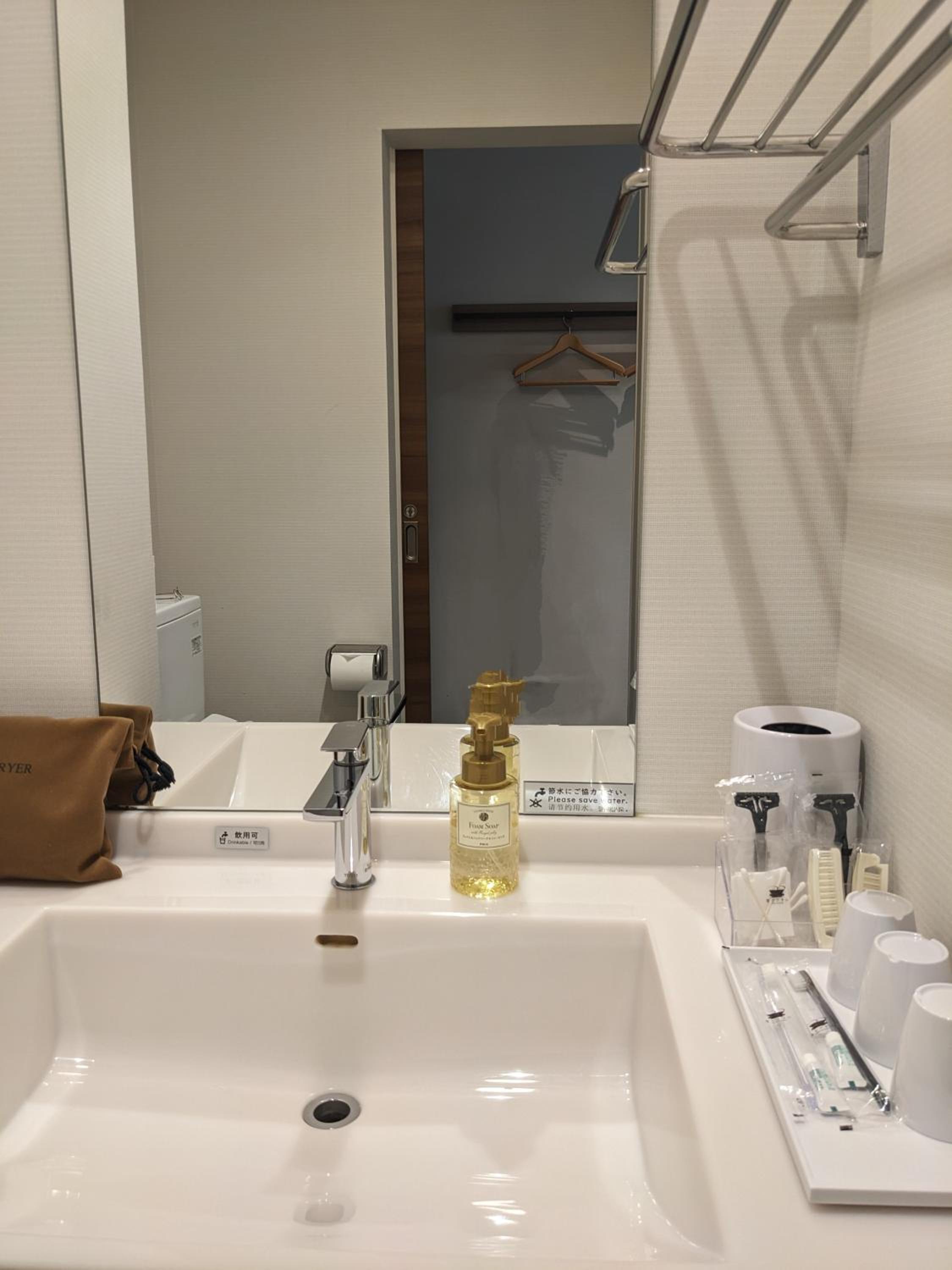 Standard Twin Room - Photo 4