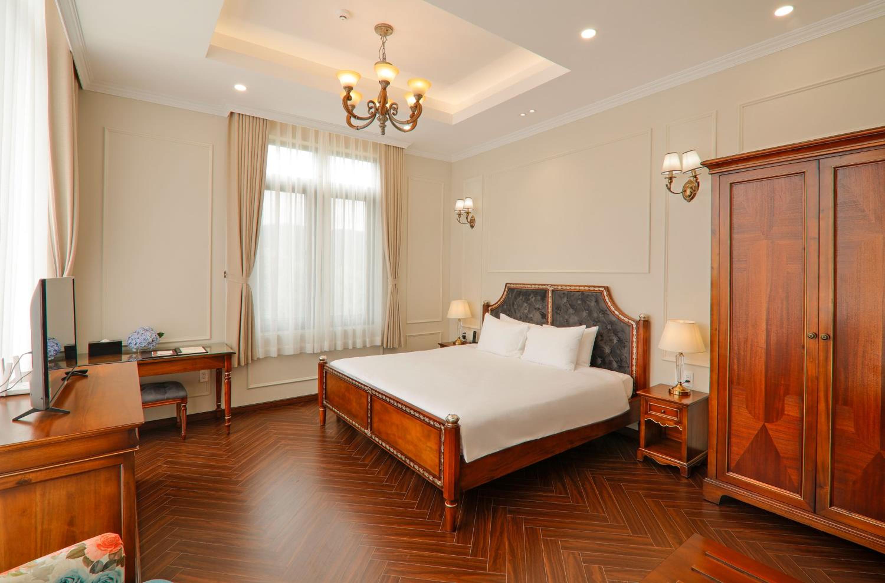 LAROSE MASTER - 2 Bedrooms - Photo 3