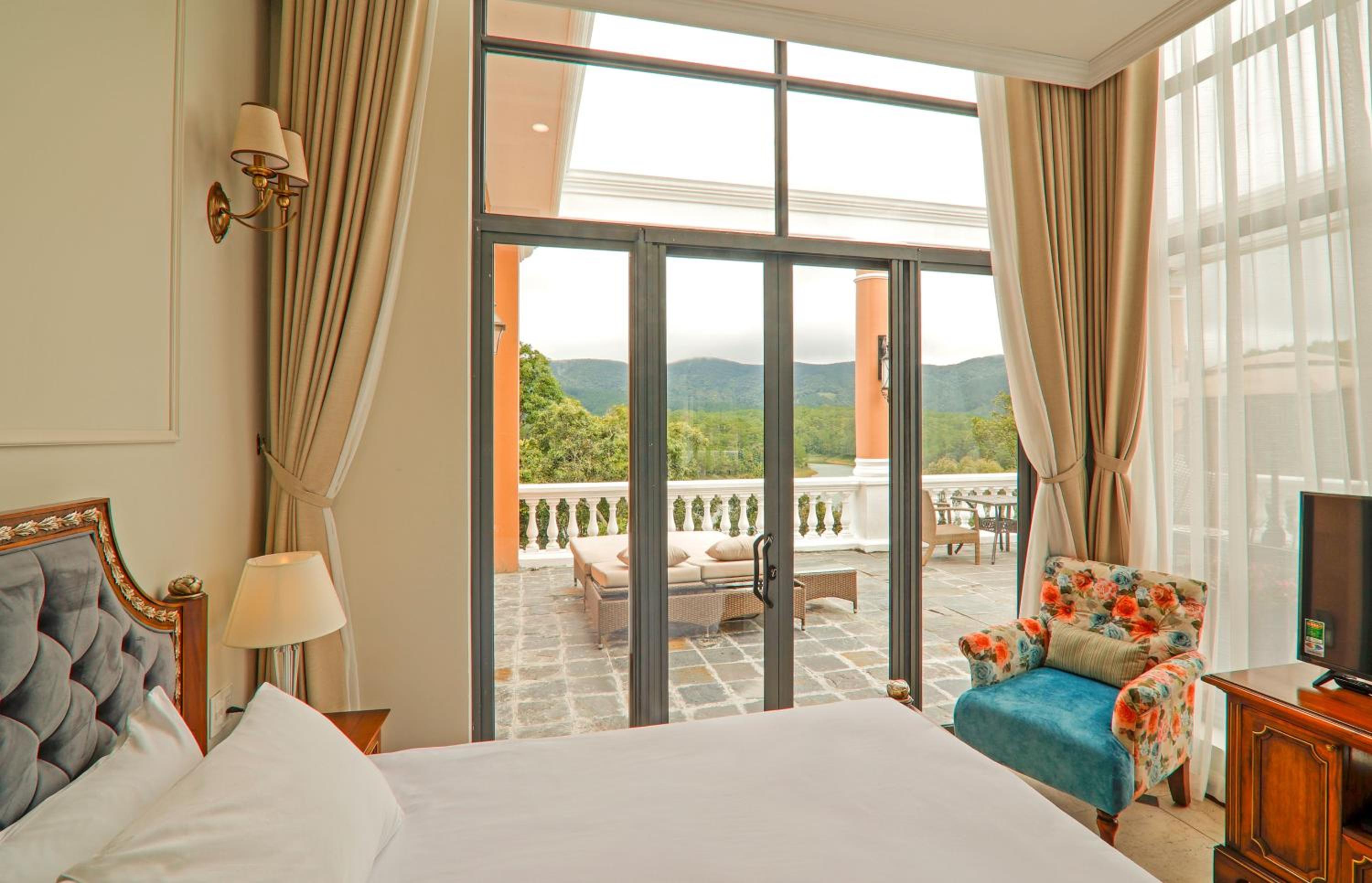 LAROSE MASTER - 2 Bedrooms - Photo 1