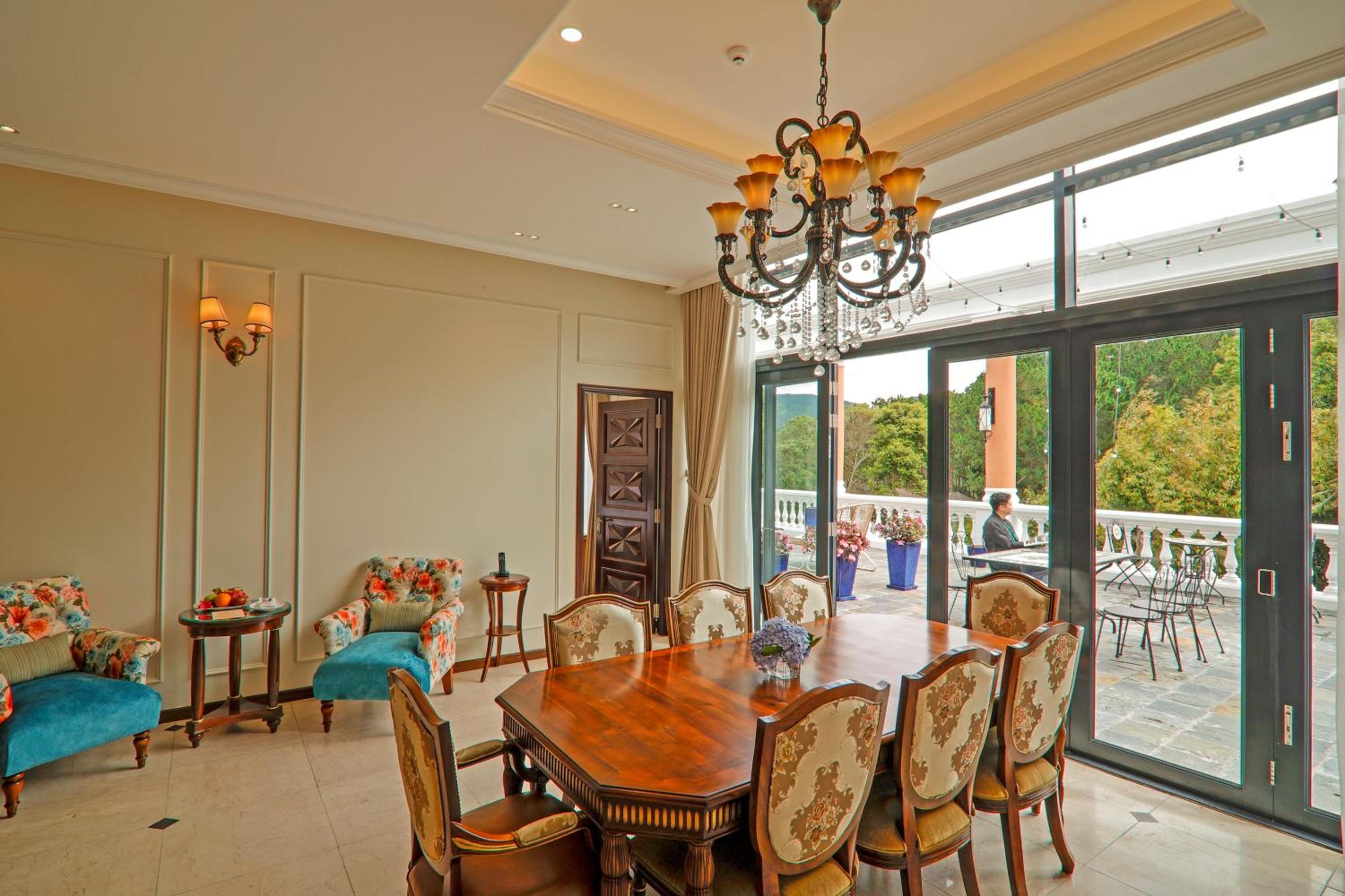 LAROSE MASTER - 2 Bedrooms - Photo 2