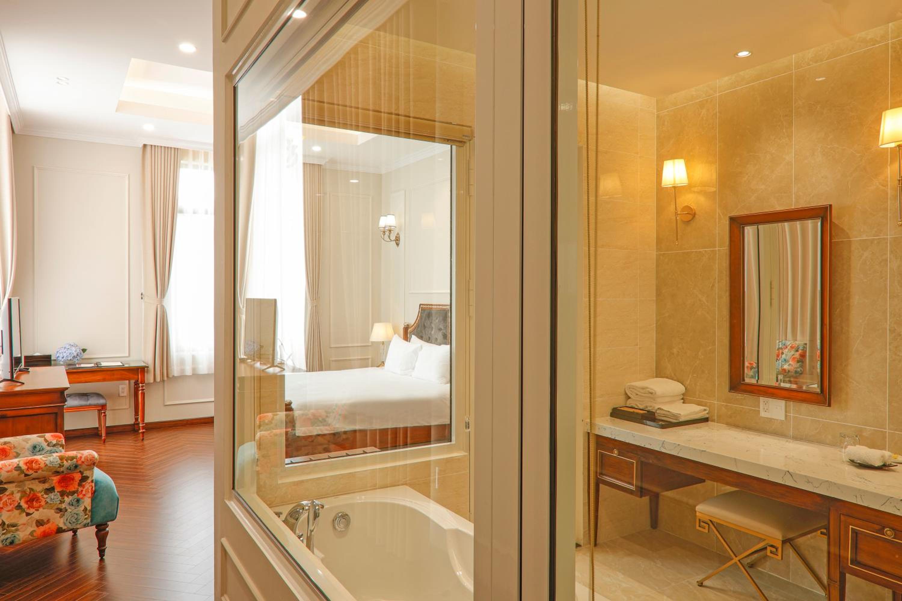 LAROSE MASTER - 2 Bedrooms - Photo 5