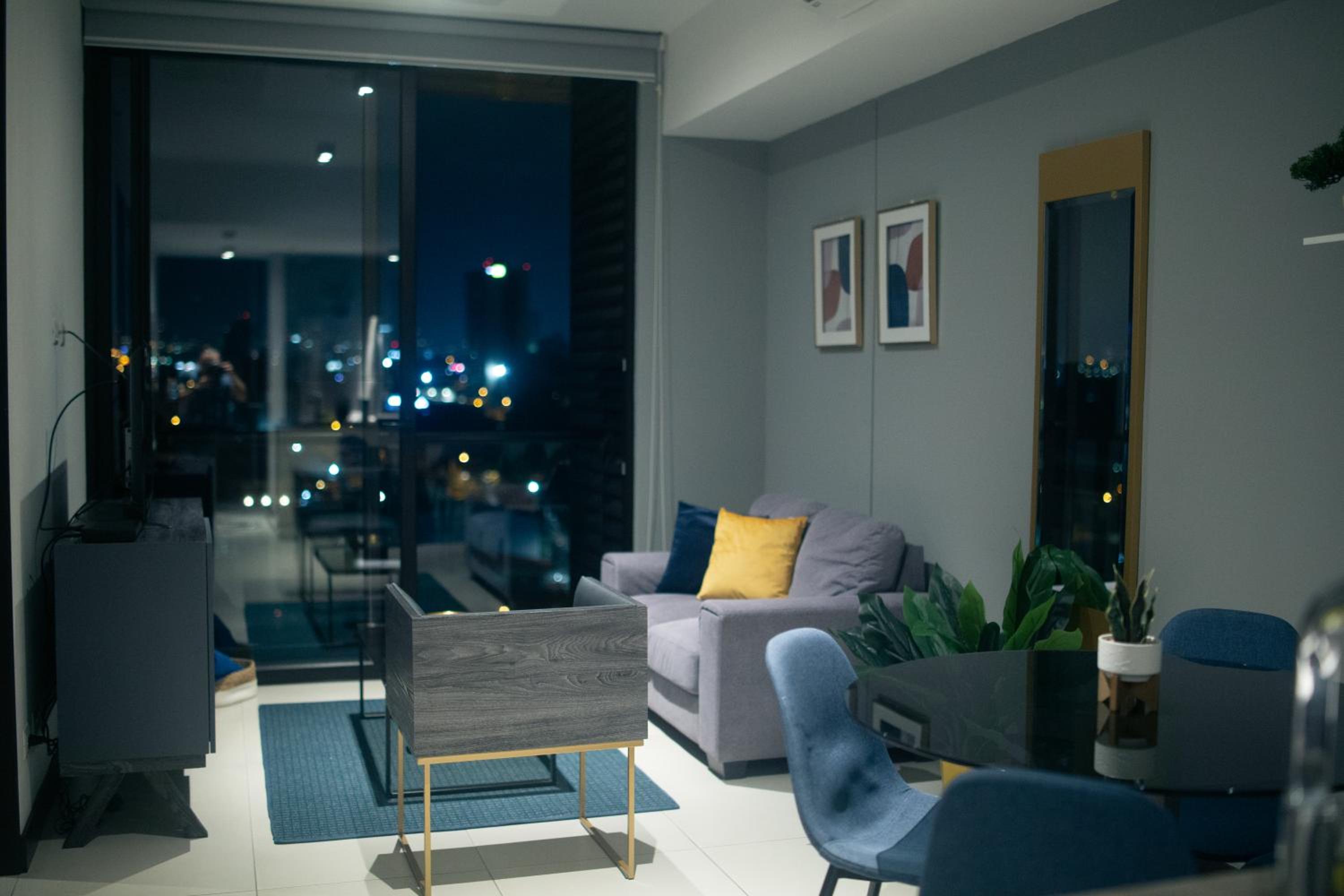 One-Bedroom Apartment photo 1