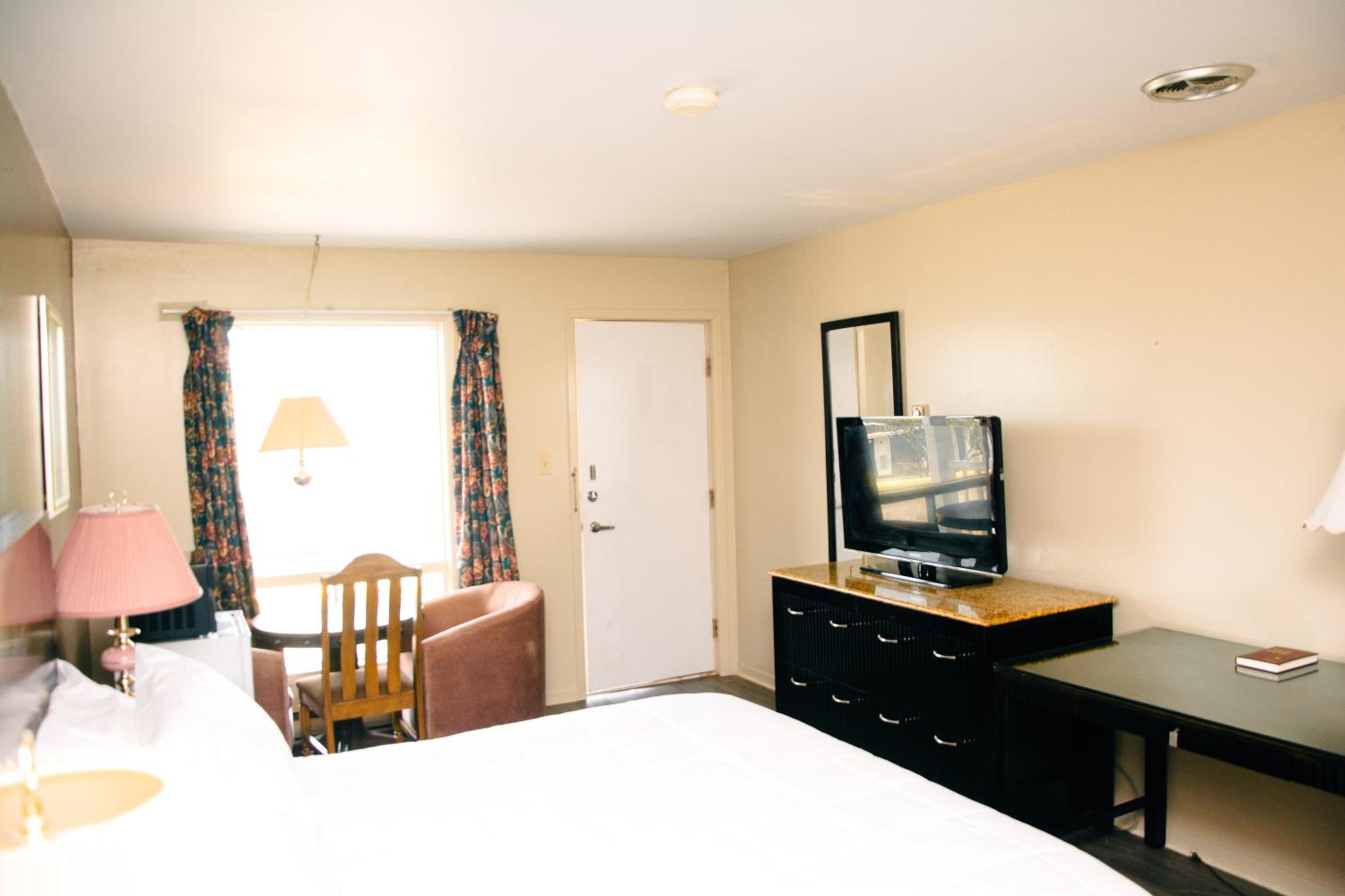 Deluxe King Room photo 1