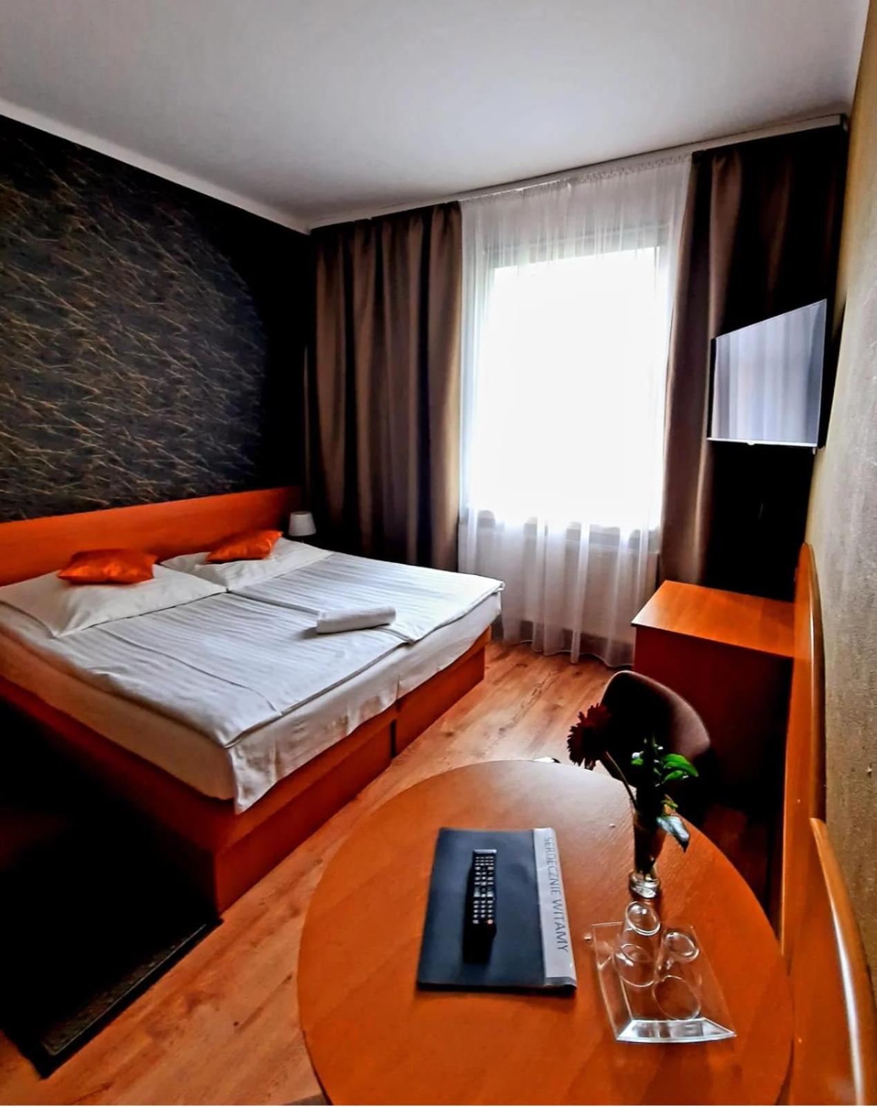 Double or Twin Room - Photo 13