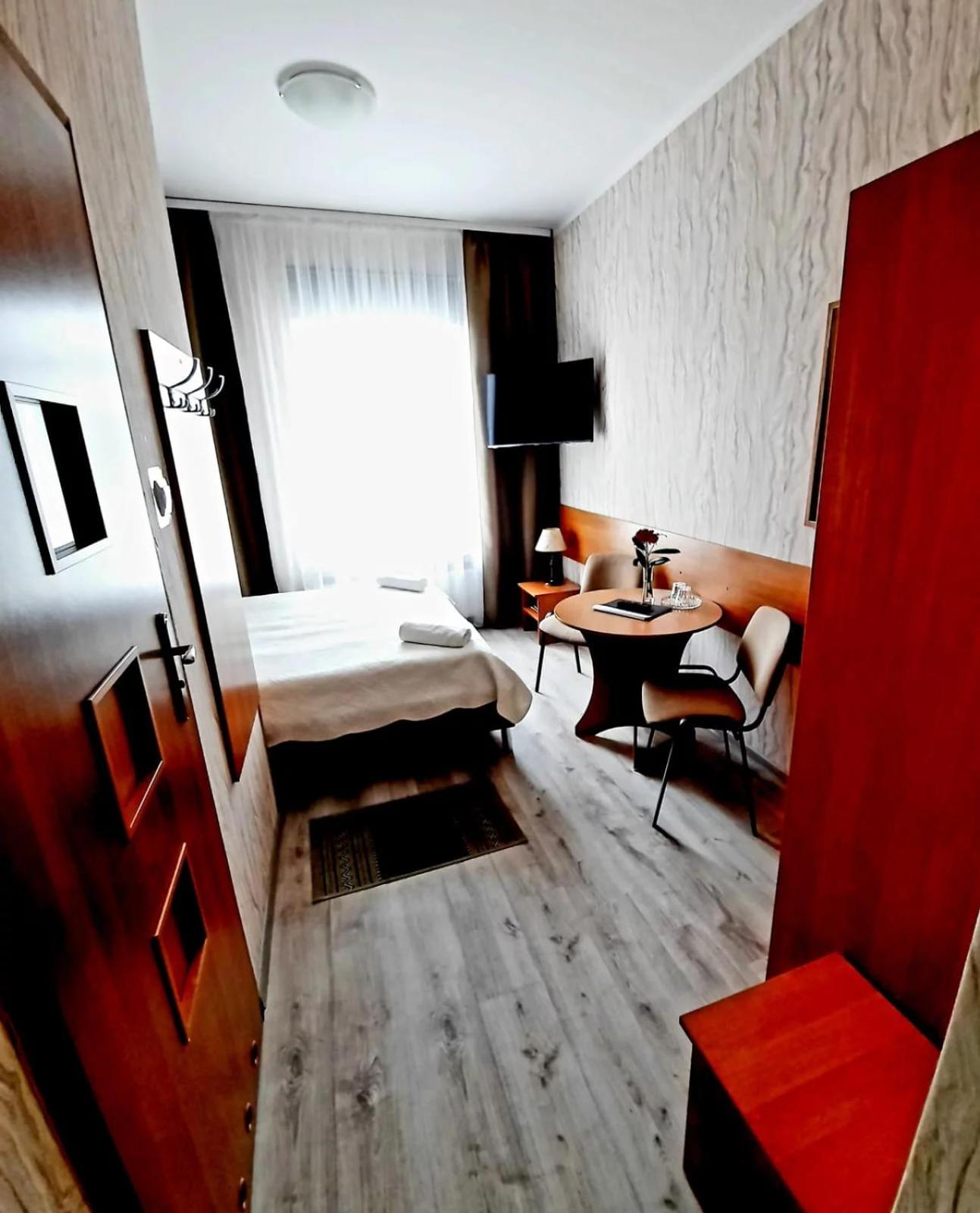 Double or Twin Room - Photo 12
