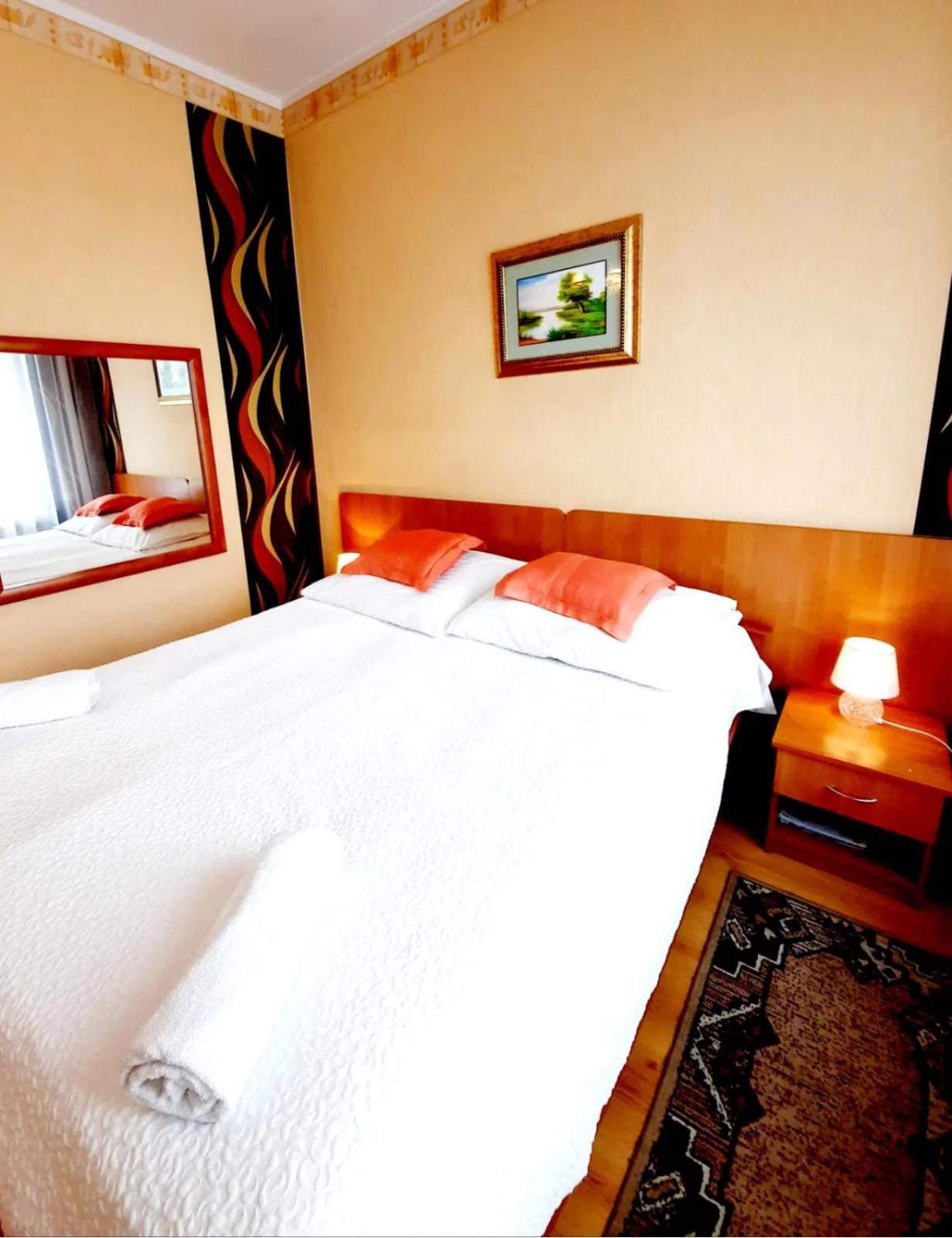 Double or Twin Room - Photo 11
