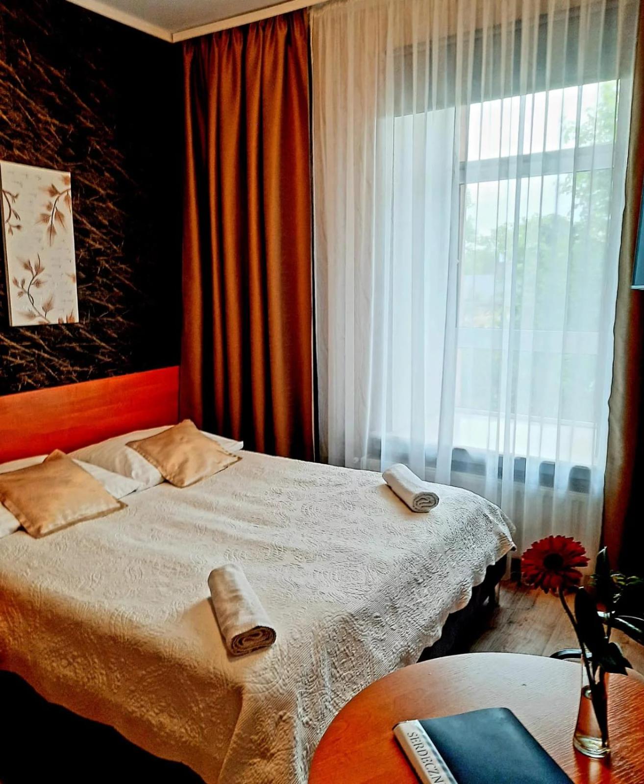 Double or Twin Room - Photo 8