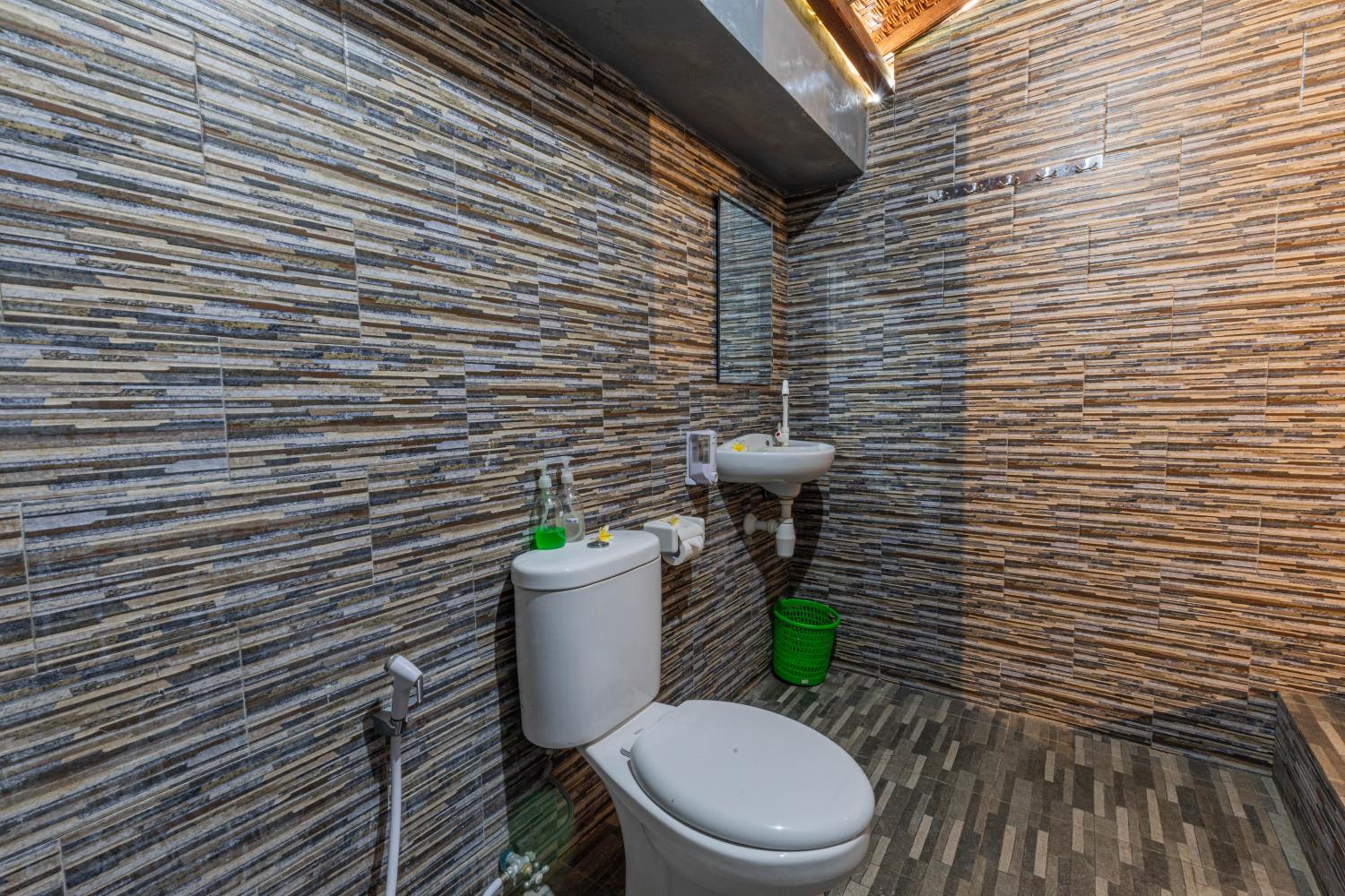 Deluxe Bungalow with Garden View - Photo 11