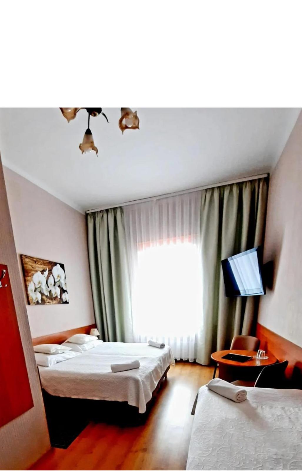 Basic Triple Room photo 3