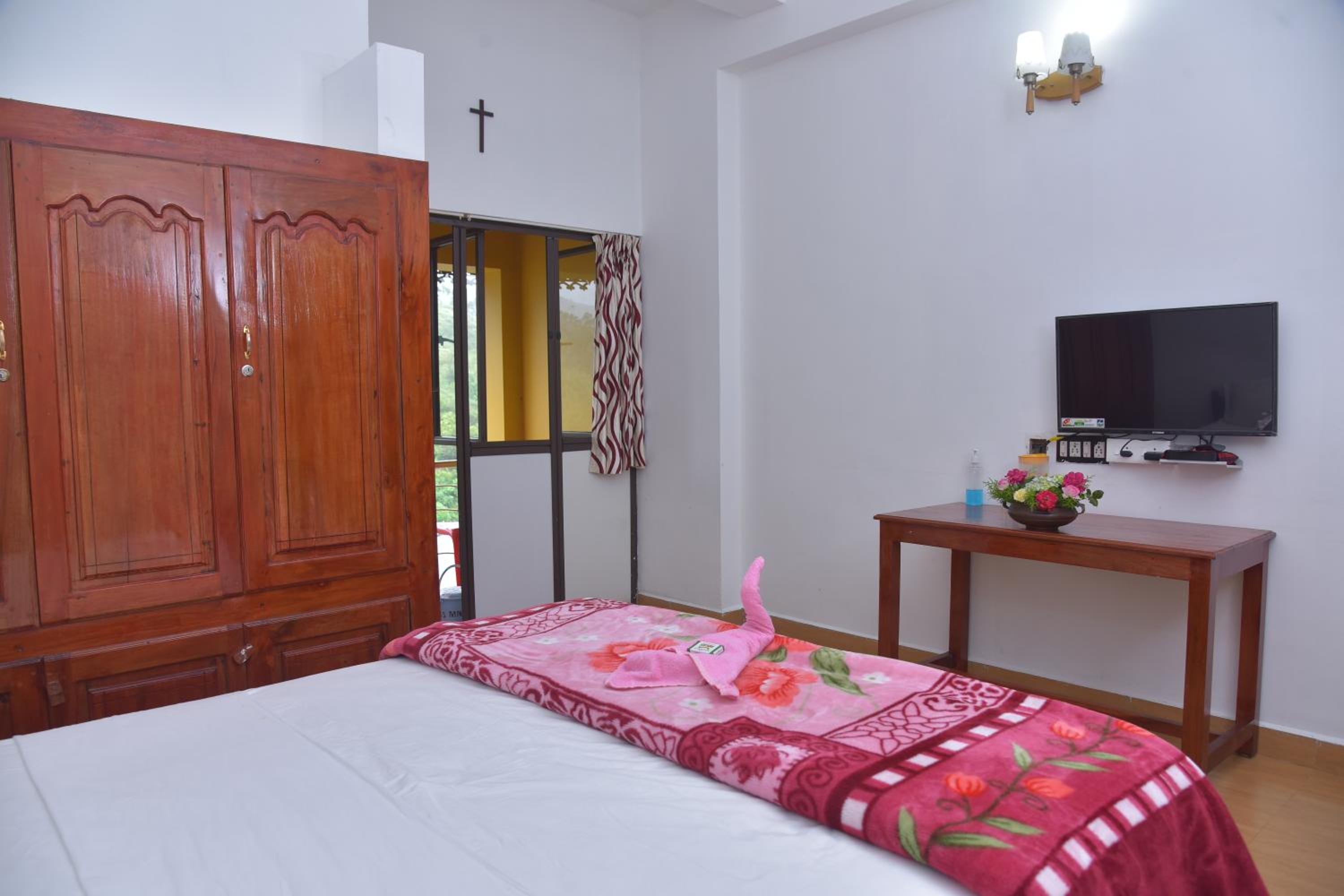 Deluxe Room - Photo 9