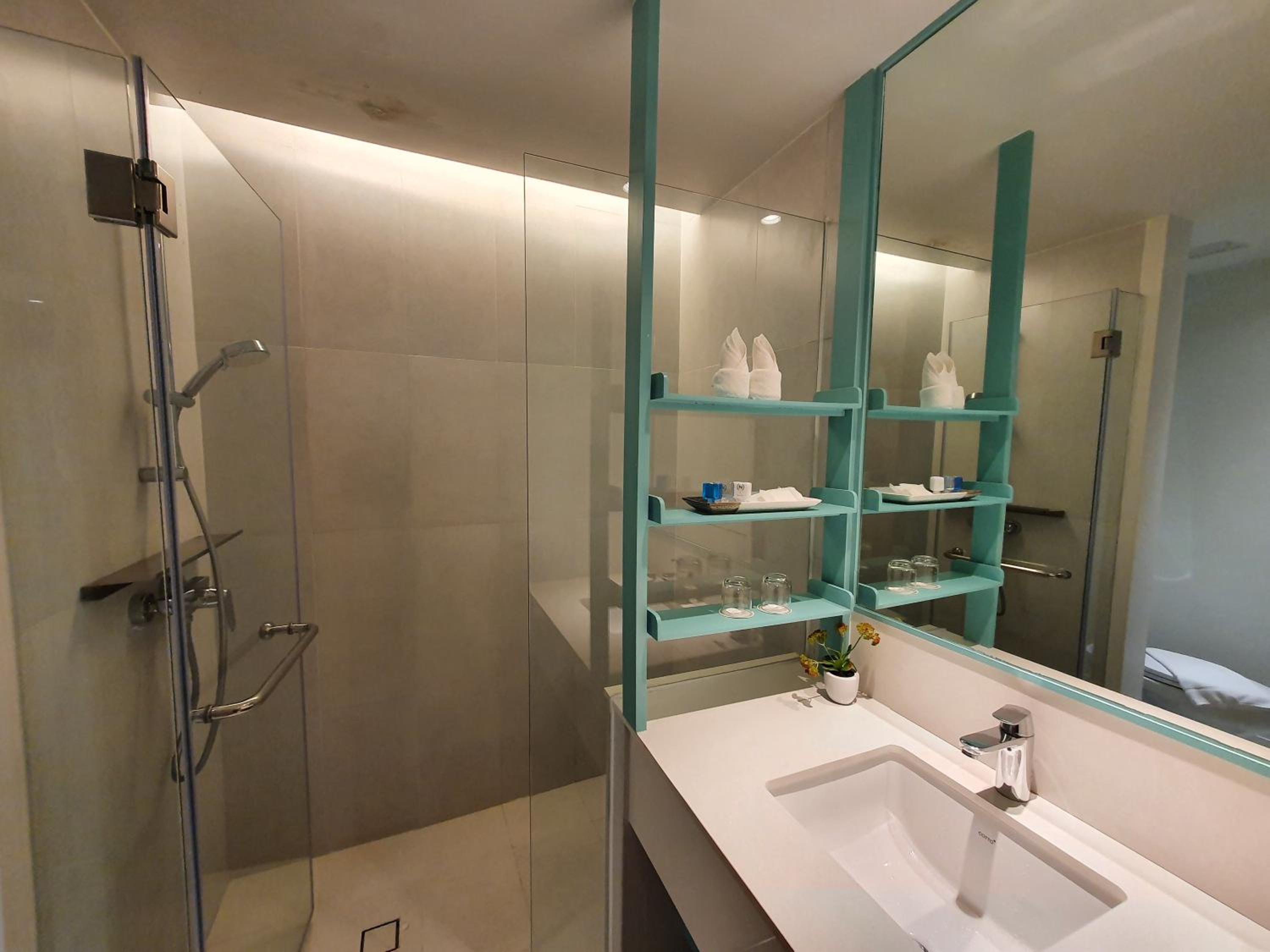 Premier Twin Room with Pool View - Photo 3