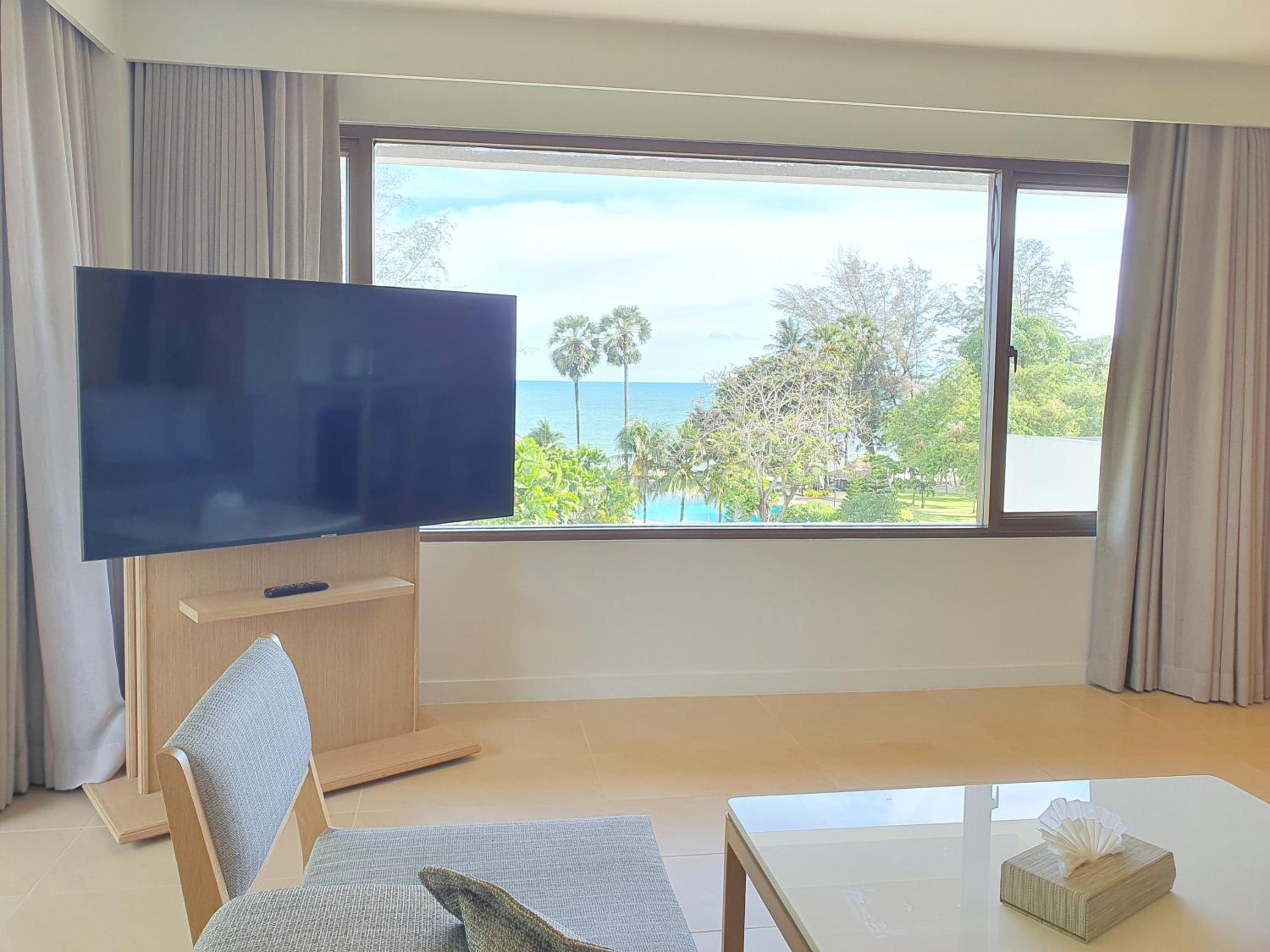 Superior King Suite with Living Room and Sea View - Photo 7