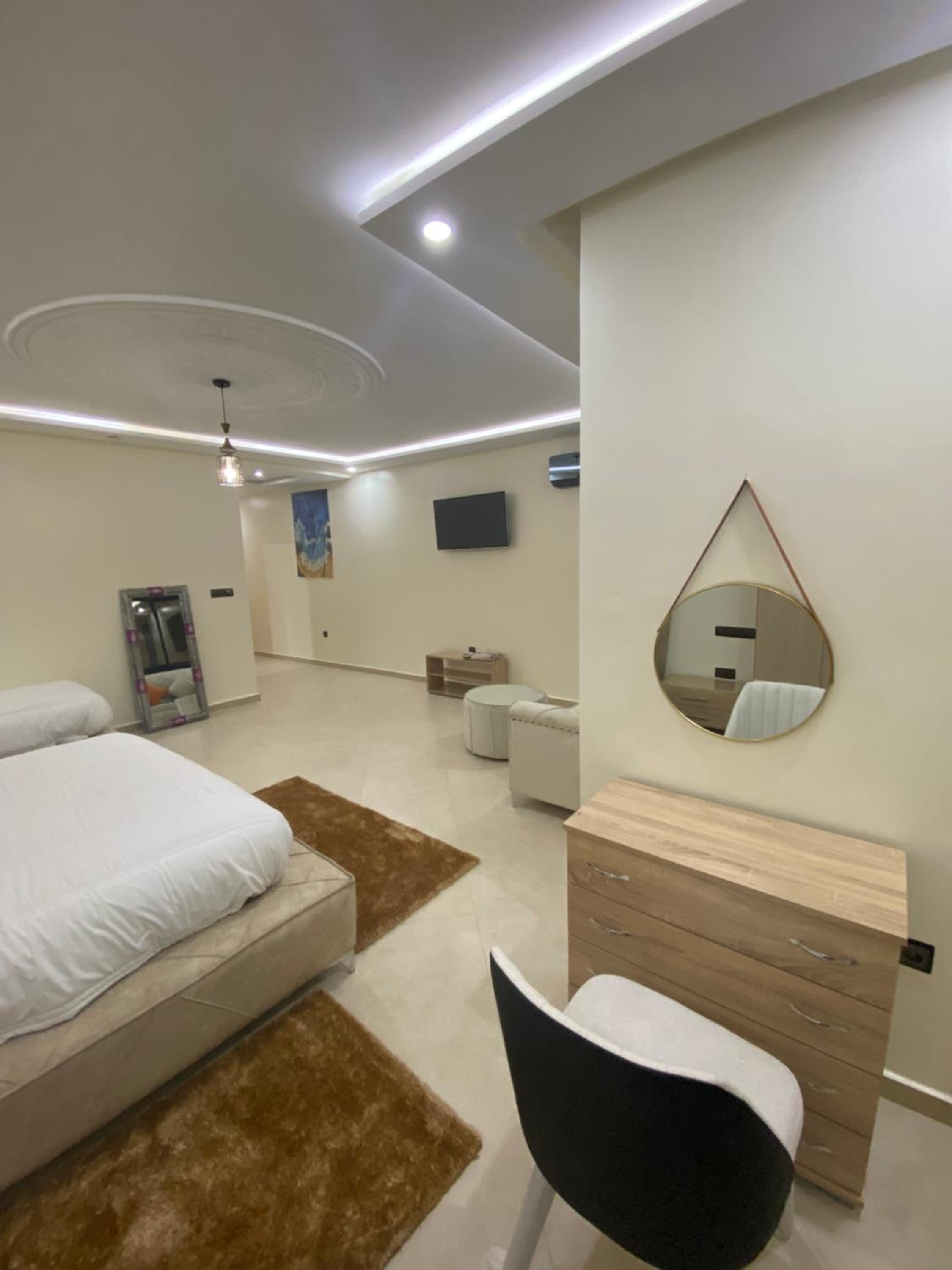 Deluxe Double Room (2 Adults + 1 Child) photo 2
