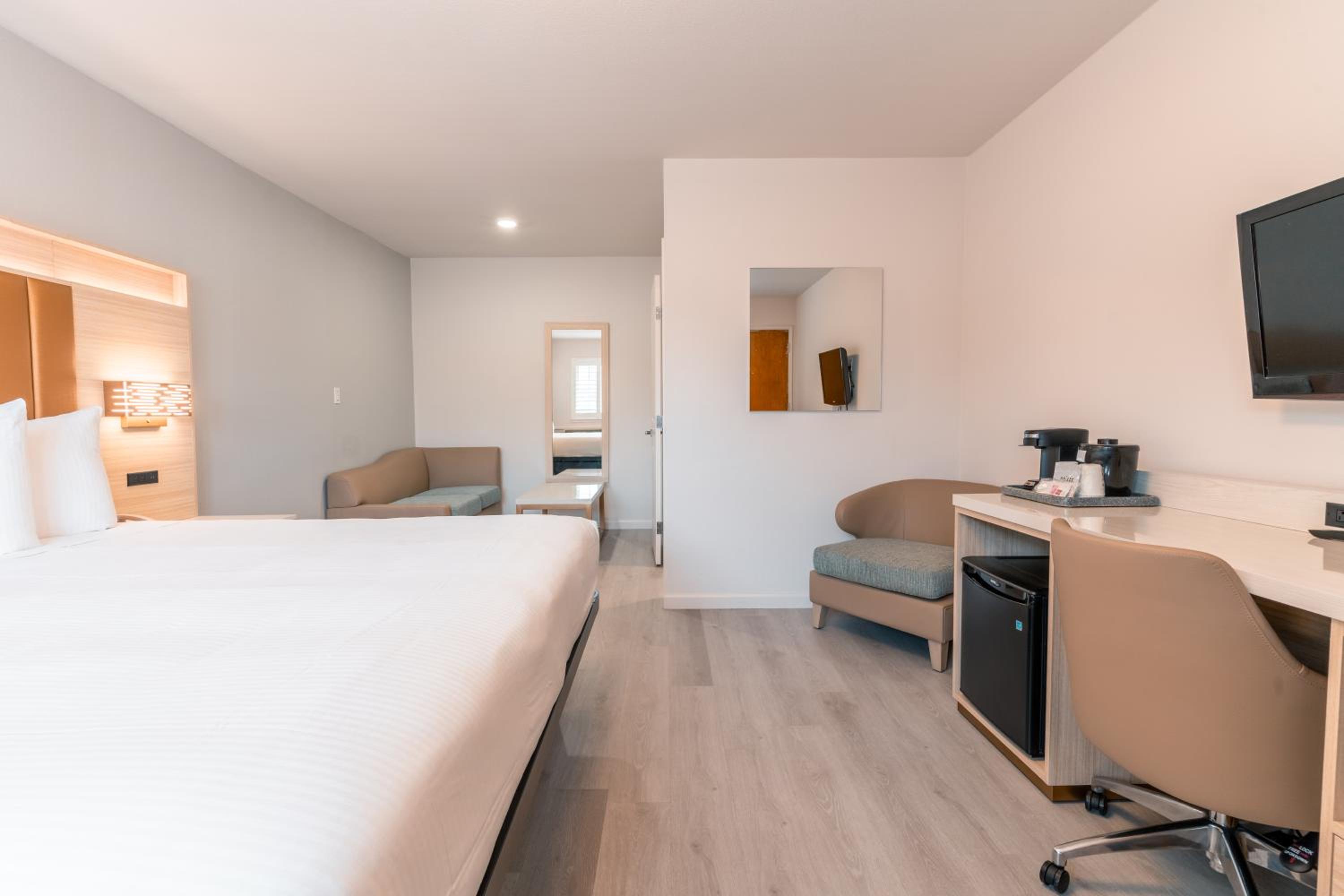 Deluxe Suite - Photo 5