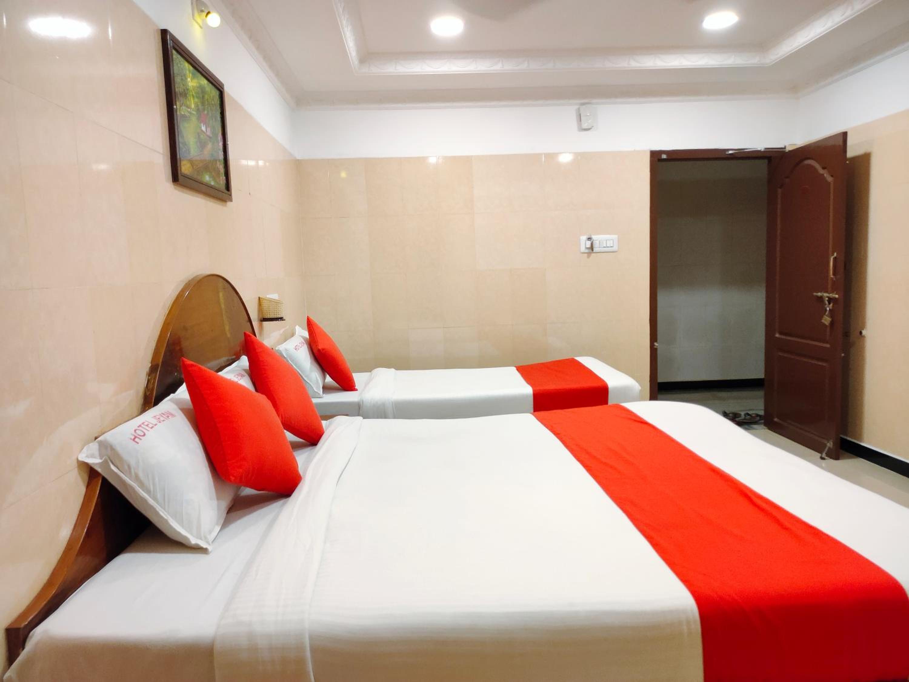 Deluxe Triple Room - Photo 8