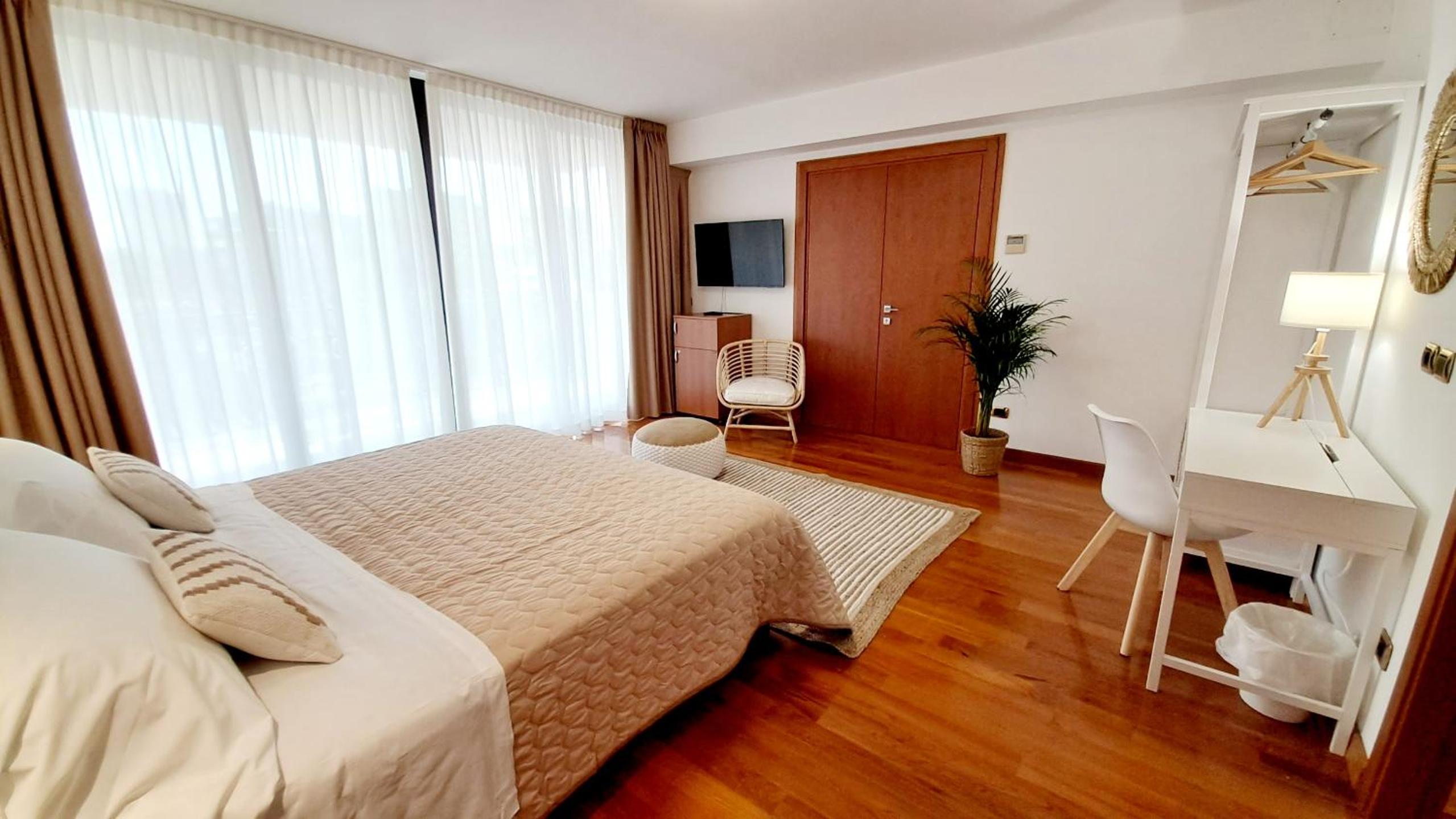 Deluxe Double Room - Photo 3