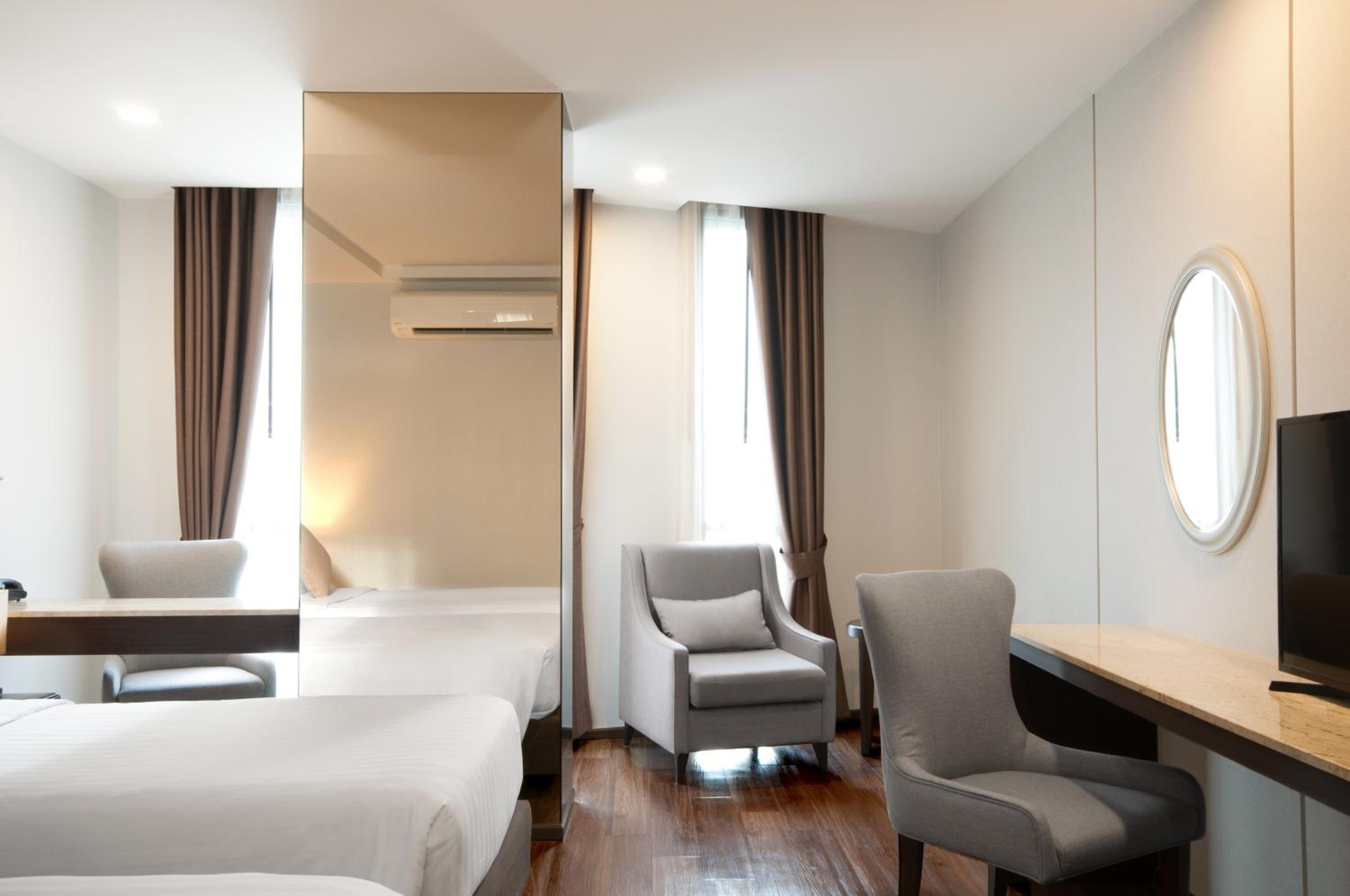Deluxe King Room photo 2