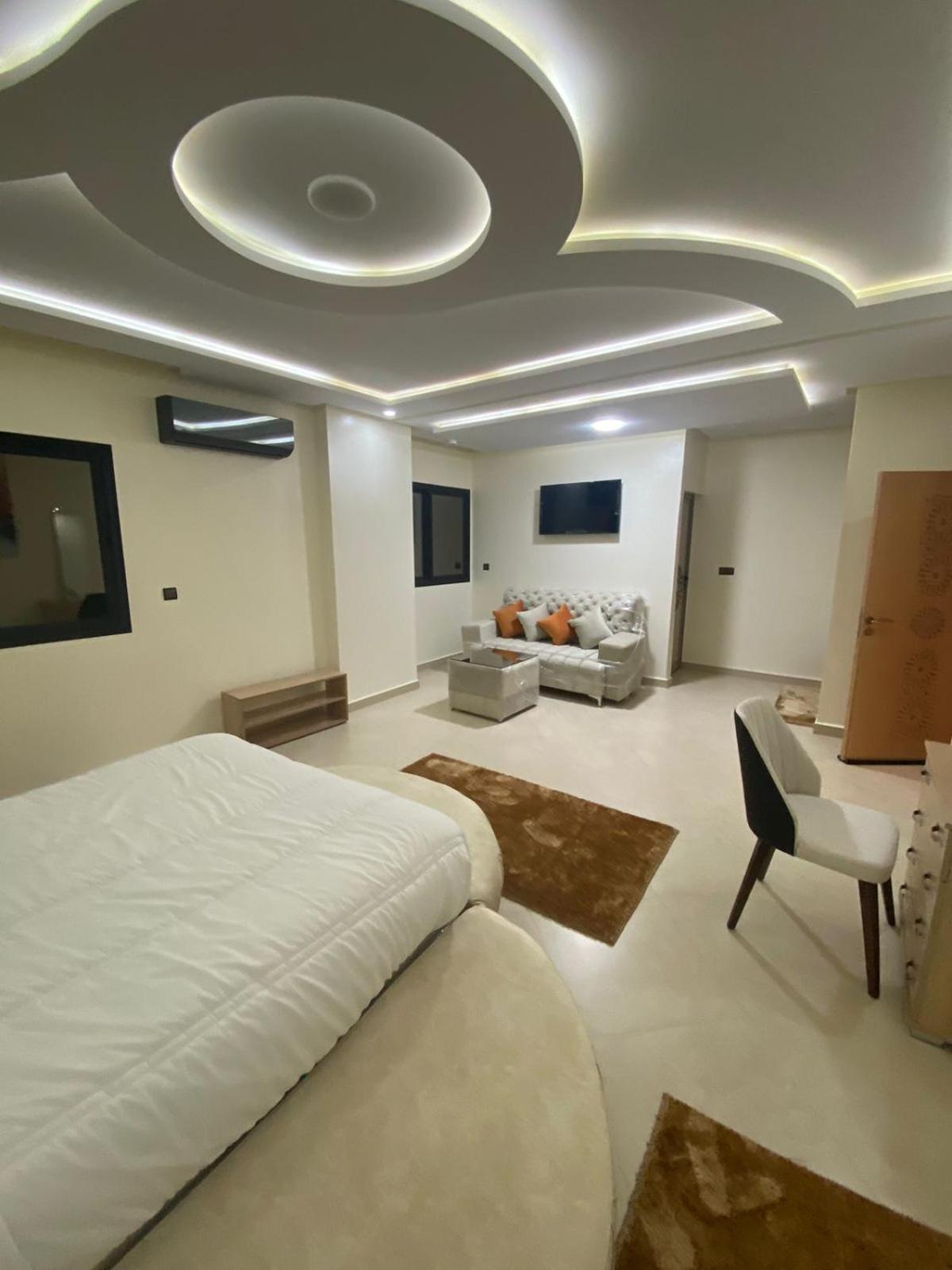 Deluxe Queen Room