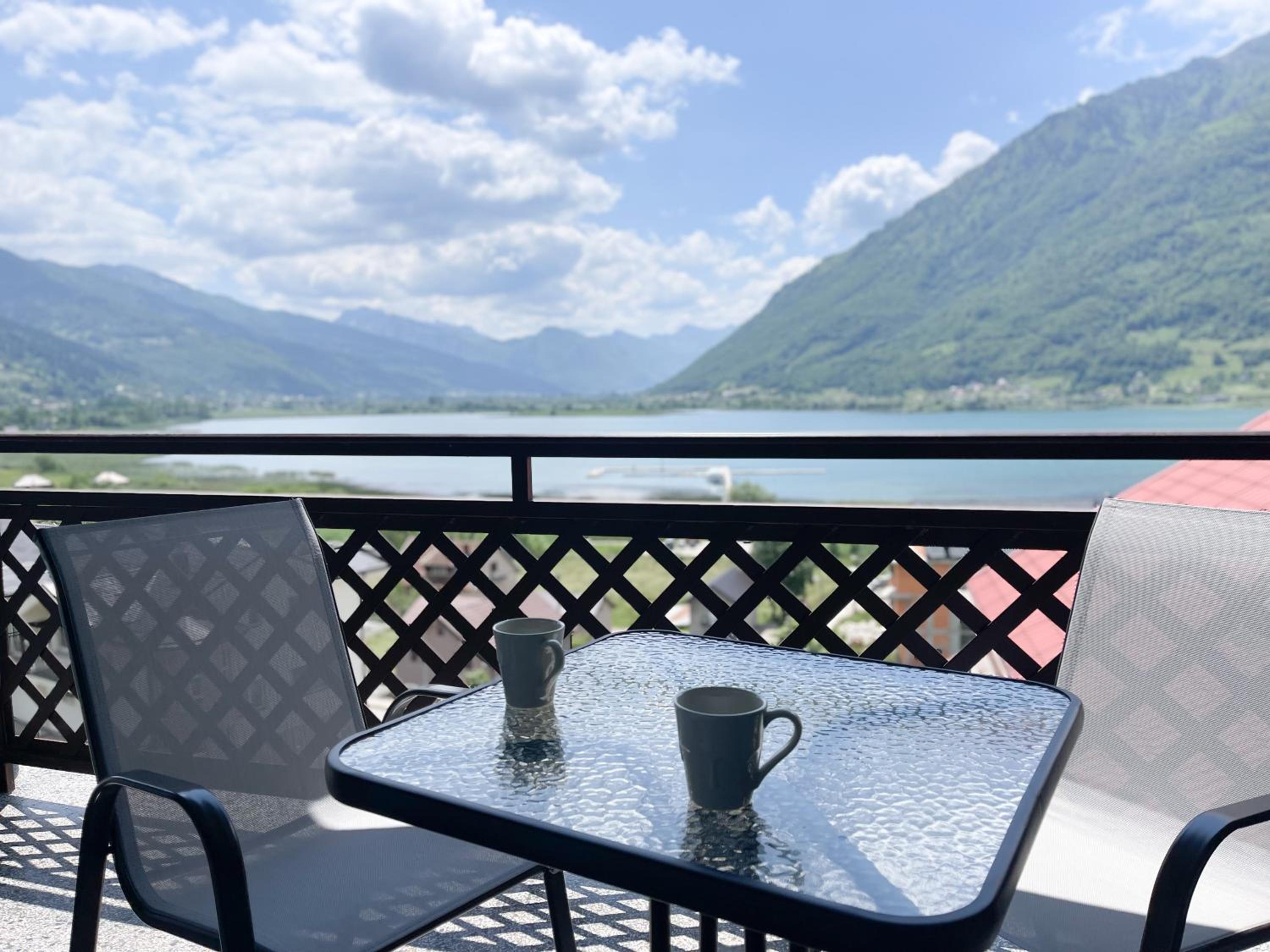 Apartment with Lake View photo 2
