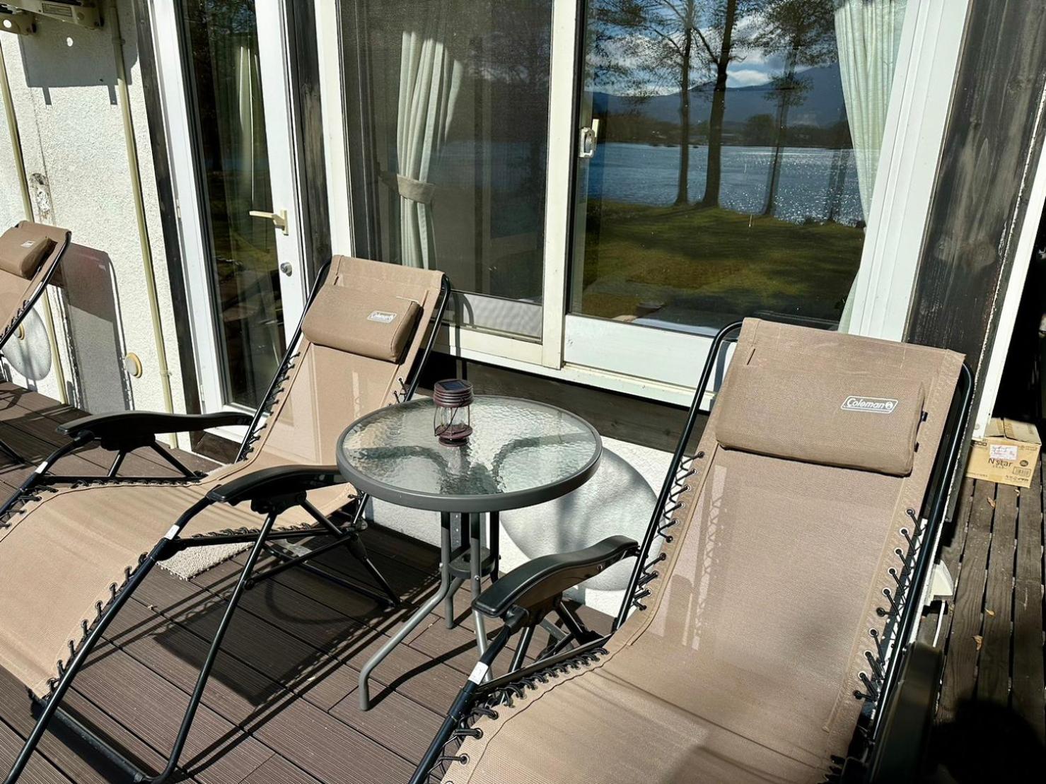 Twin Room - Pet Friendly With Lake View photo 2