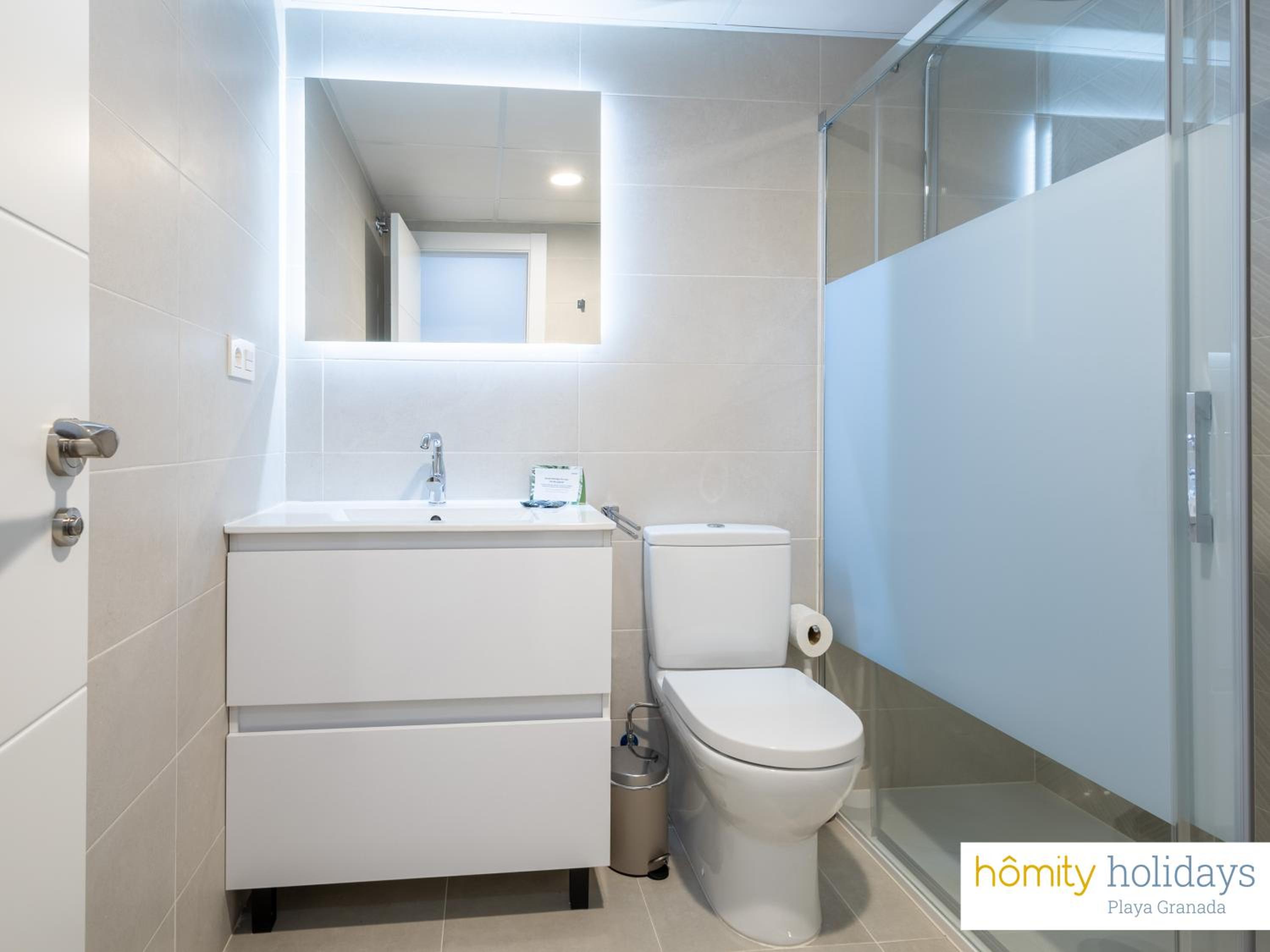 Apartamento de lujo con vista a la piscina y al jardín