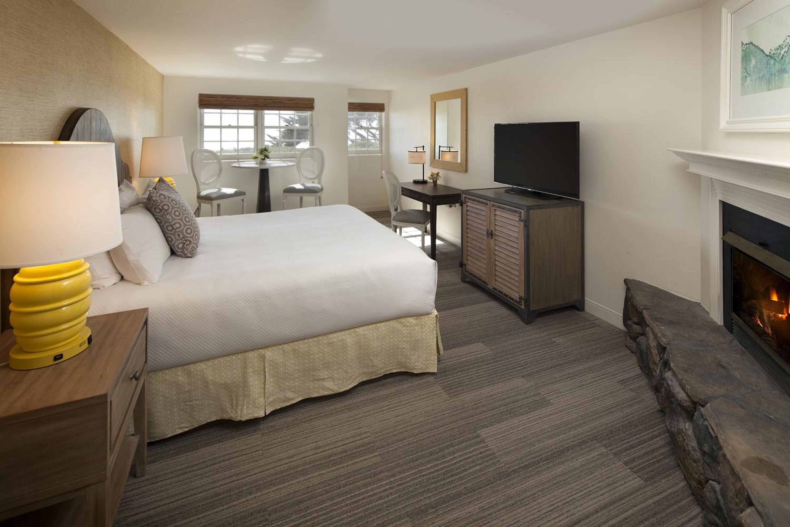 King Bedroom with Partial Ocean View - Photo 1